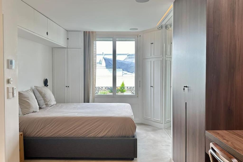 Lumineux Et Moderne En Face Du Grand Palais - Champs Elysees Apartment