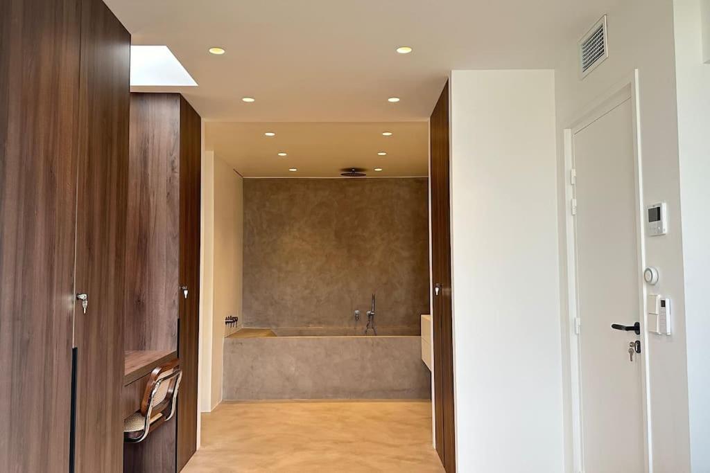 Apartment Lumineux Et Moderne En Face Du Grand Palais - Champs Elysees *