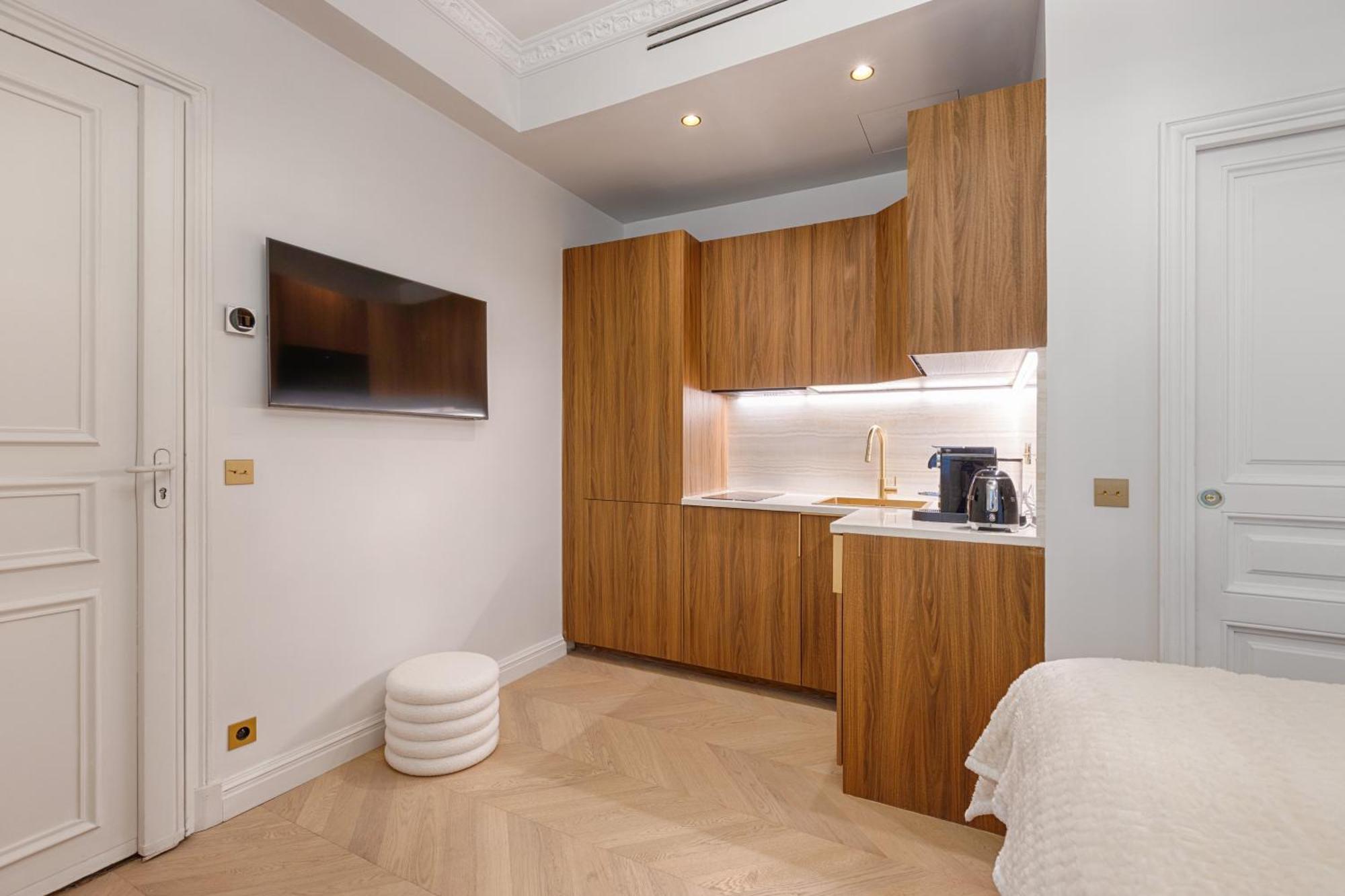 Charming Pied-a-terre Champs-elysee Paris