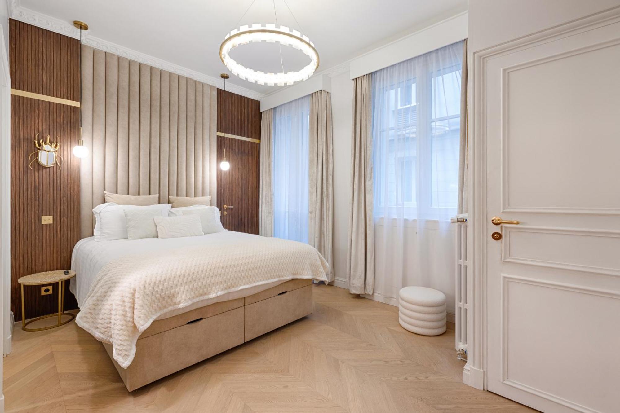 Charming Pied-a-terre Champs-elysee Apartment *