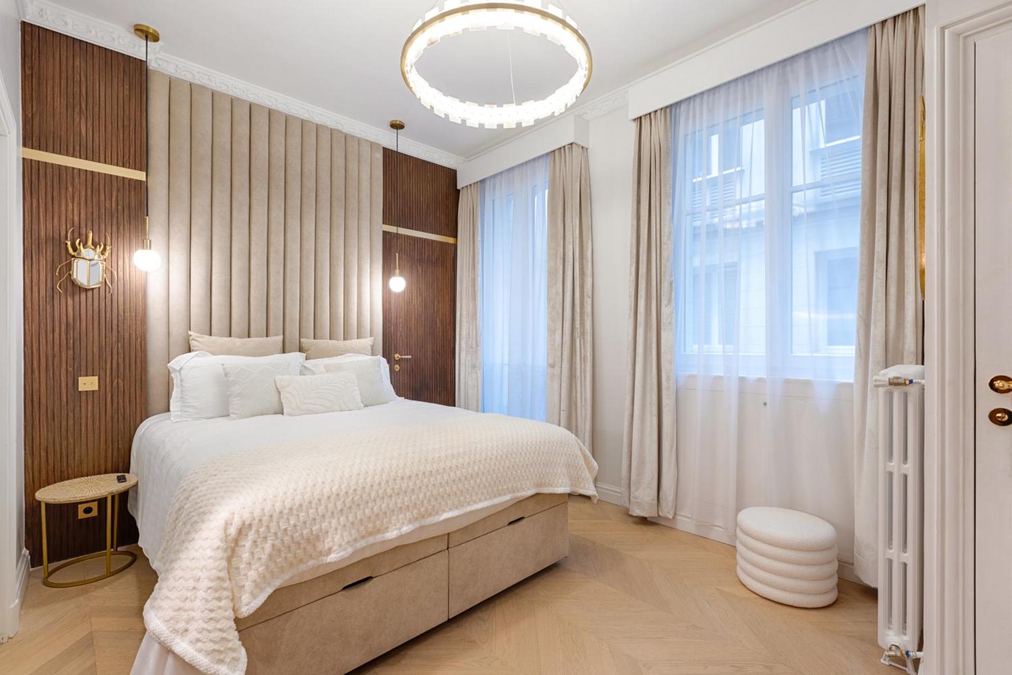 Charming Pied-a-terre Champs-elysee *