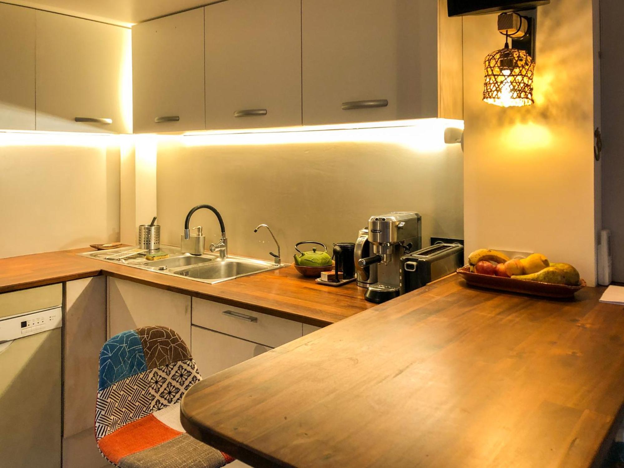 Apartment Charming House, Calm Garden In The Center Of