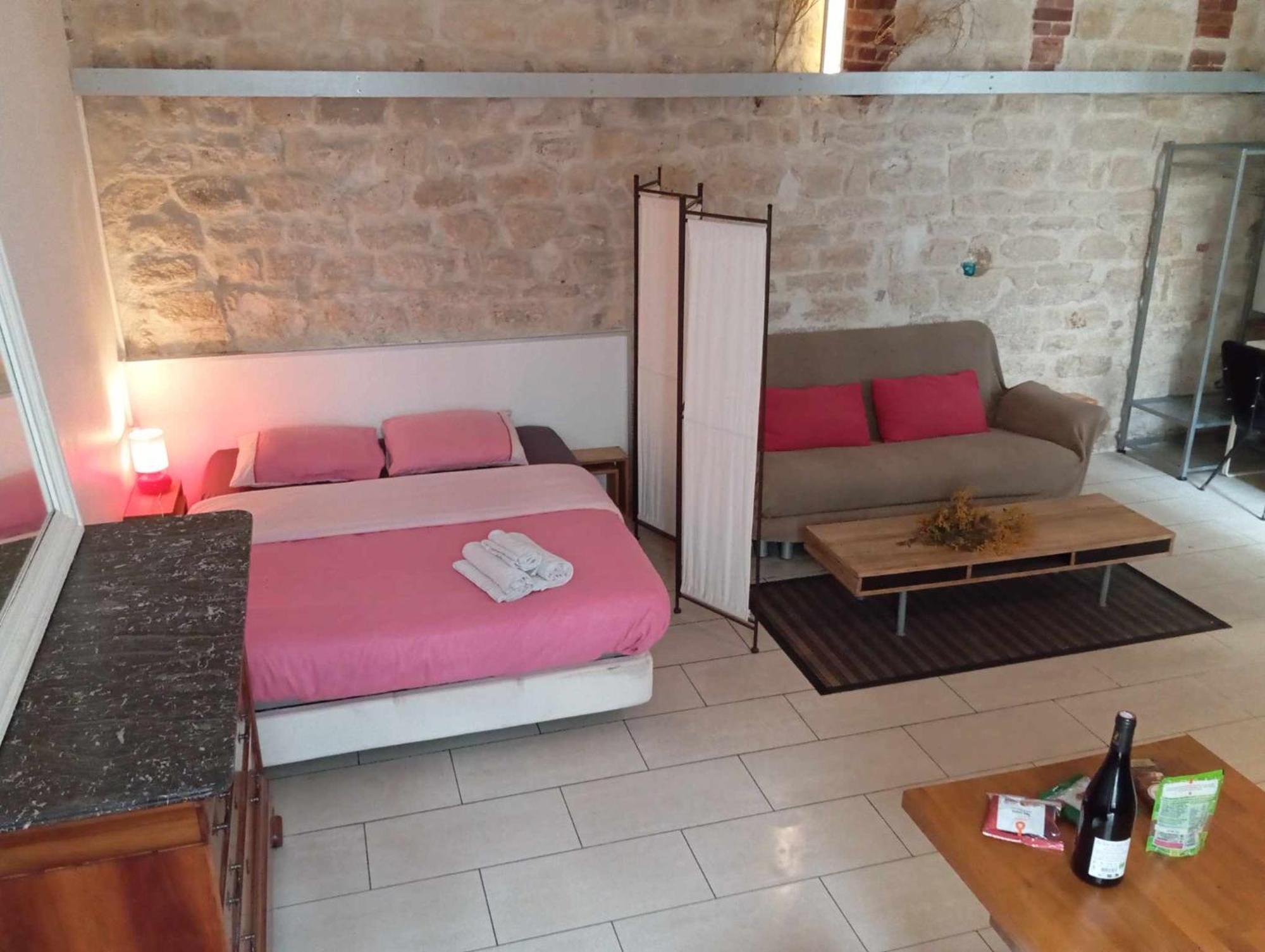 Appartement Sur Cour A Deux Pas Du Canal Saint-martin Paris