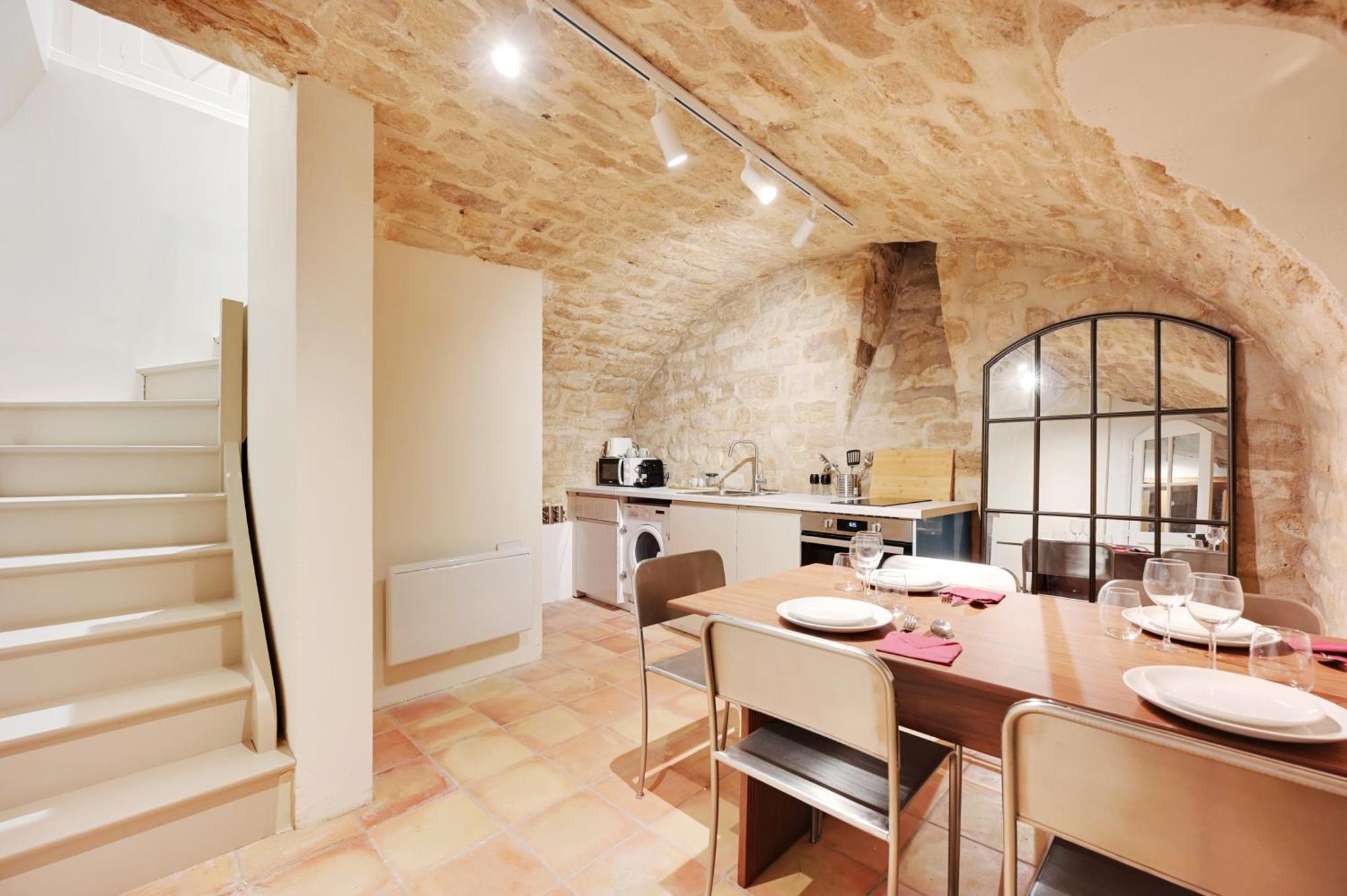 Triplex A Saint-germain-des-pres Apartment *