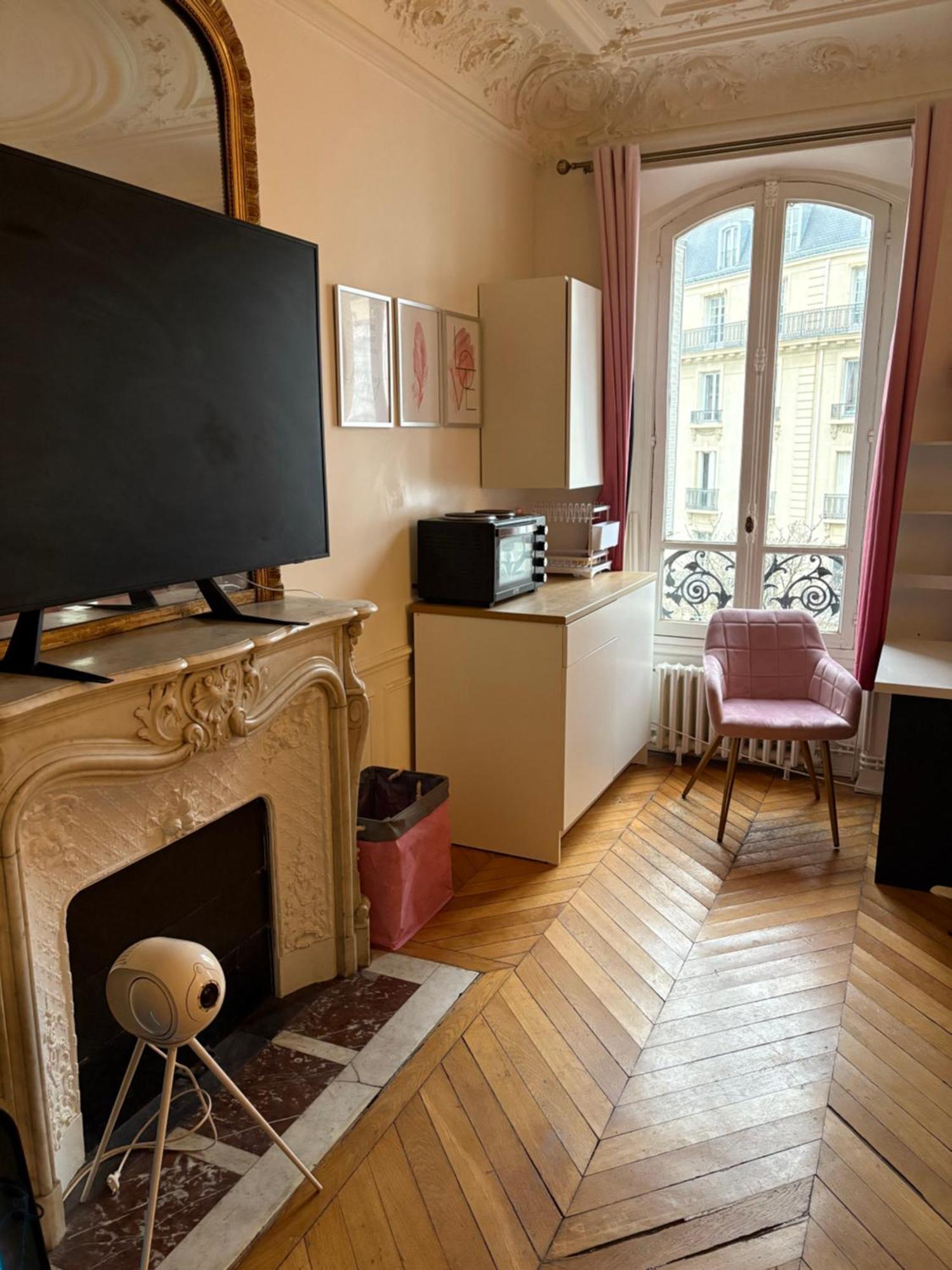 Wonderful Nearby Champs Elysees Apartment