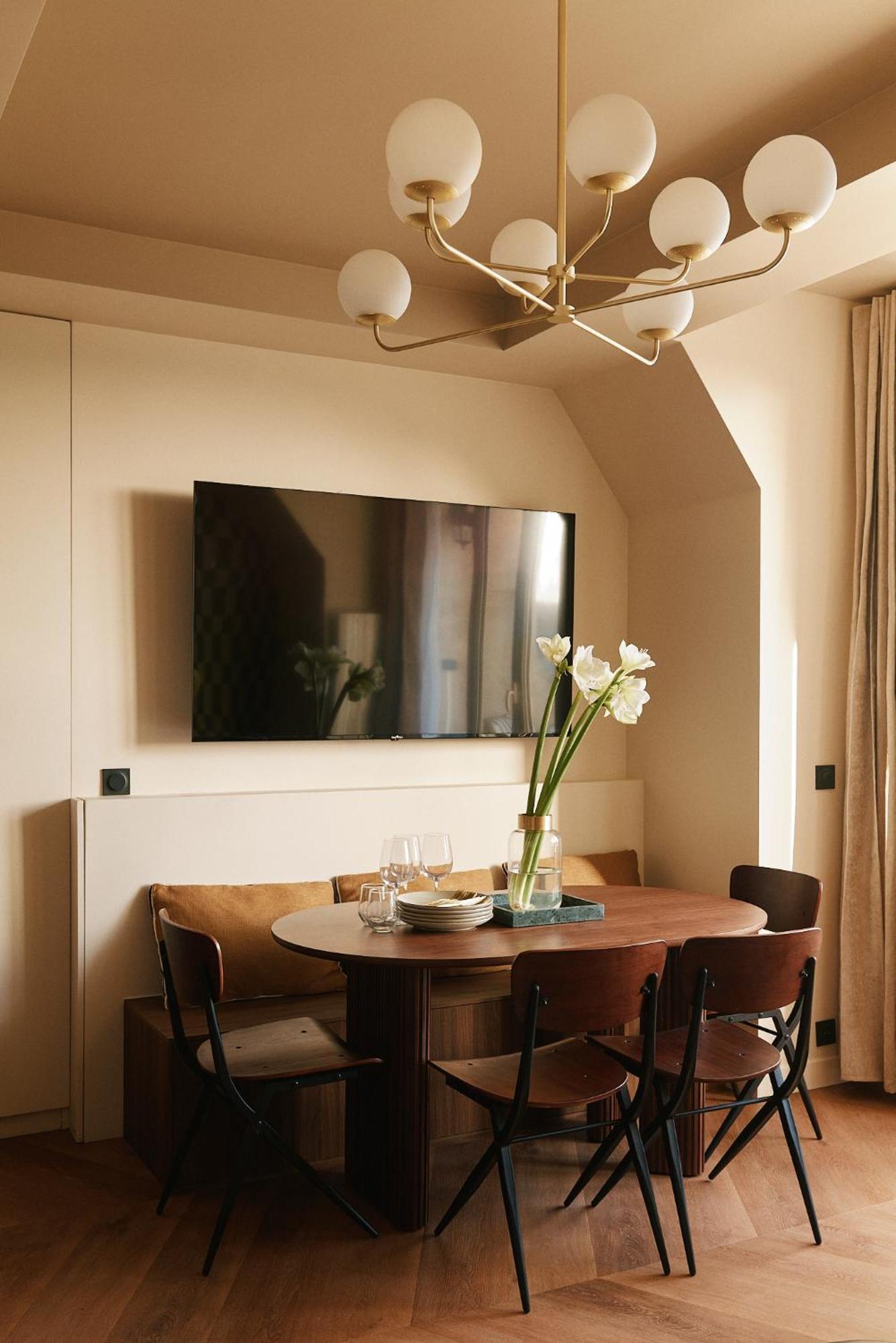 Lavie Maison - 33 Louvre Apartment