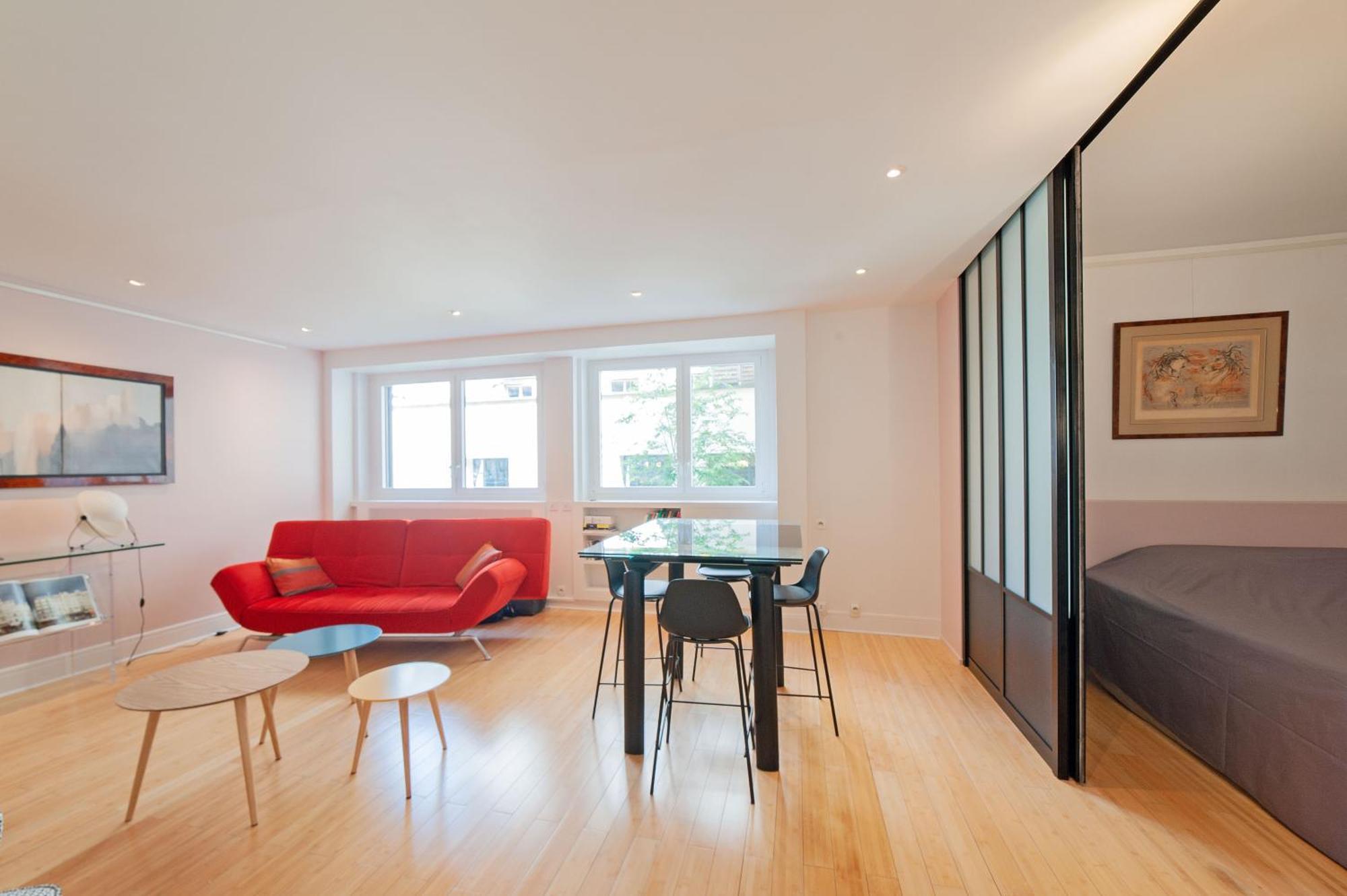Large Pleasant Alcove In Center Appartement