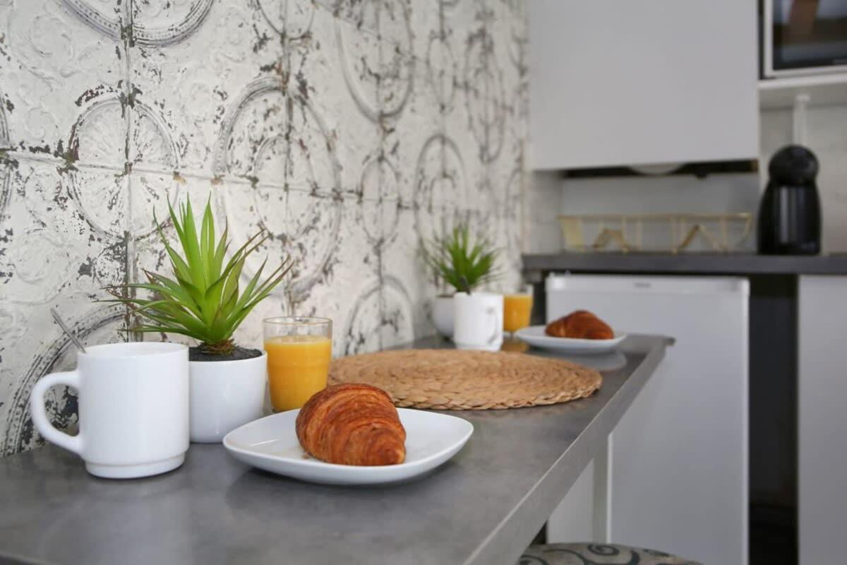 Parisien 20m2 En Face Du Musee Grevin - 2p - Flat-guest Appartement *