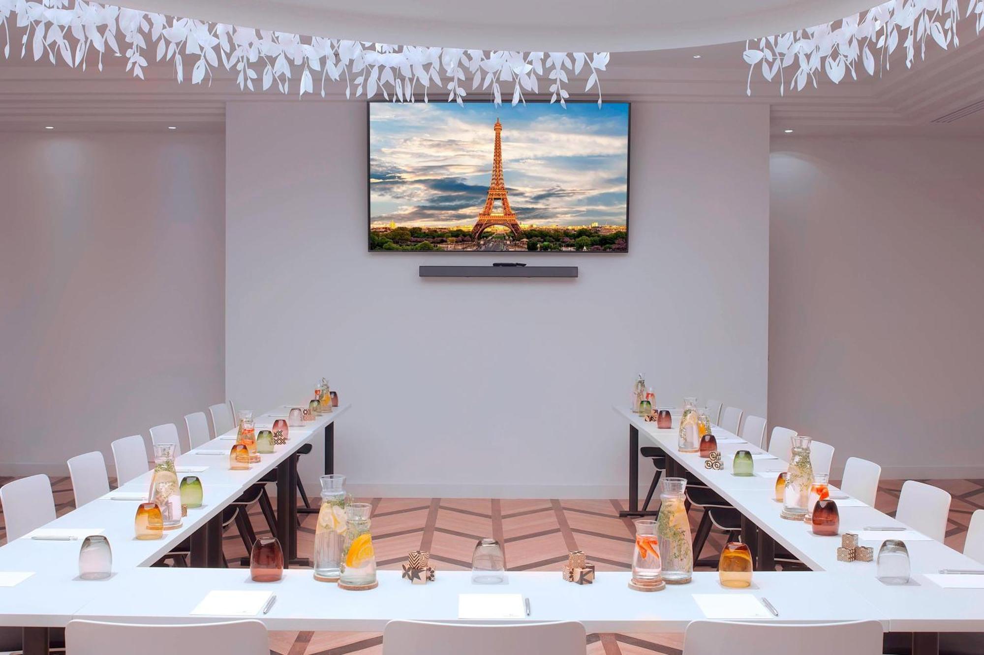 Renaissance Nobel Tour Eiffel Hotel 4*
