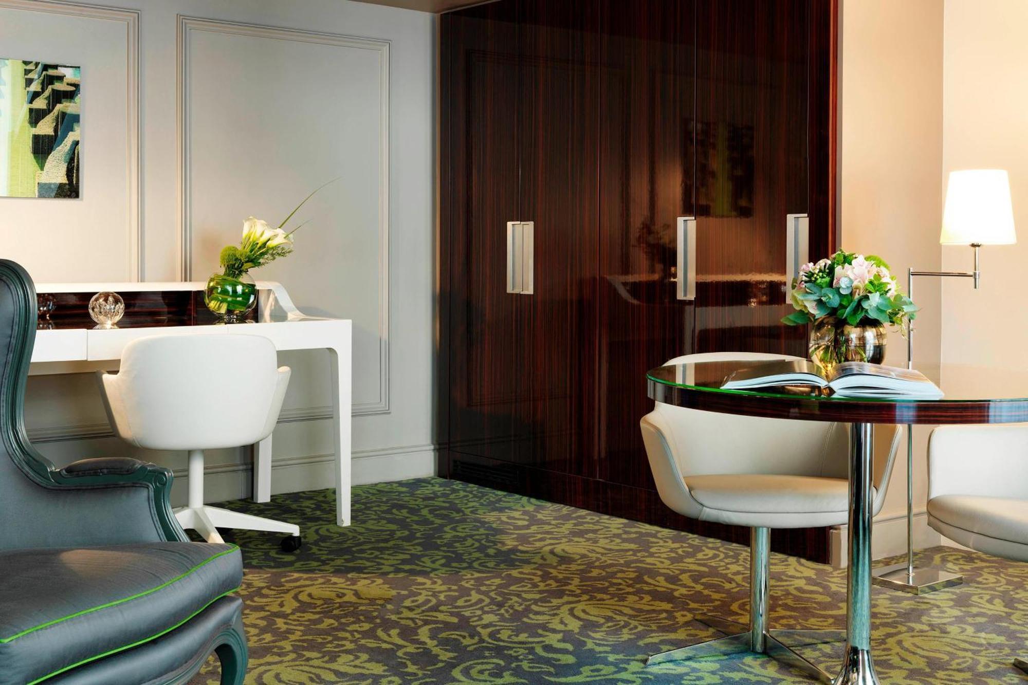 Hotel Renaissance Nobel Tour Eiffel 4*