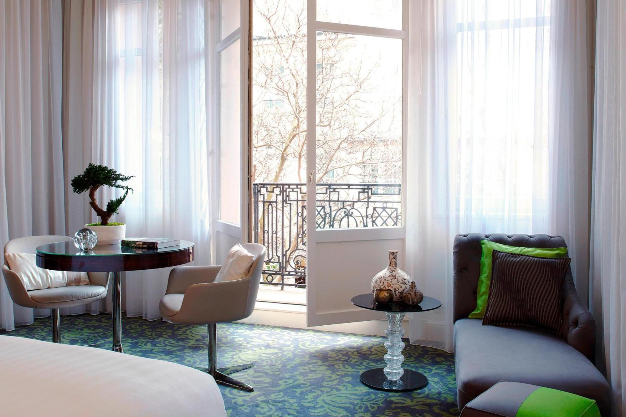 Renaissance Nobel Tour Eiffel Hotel 4*