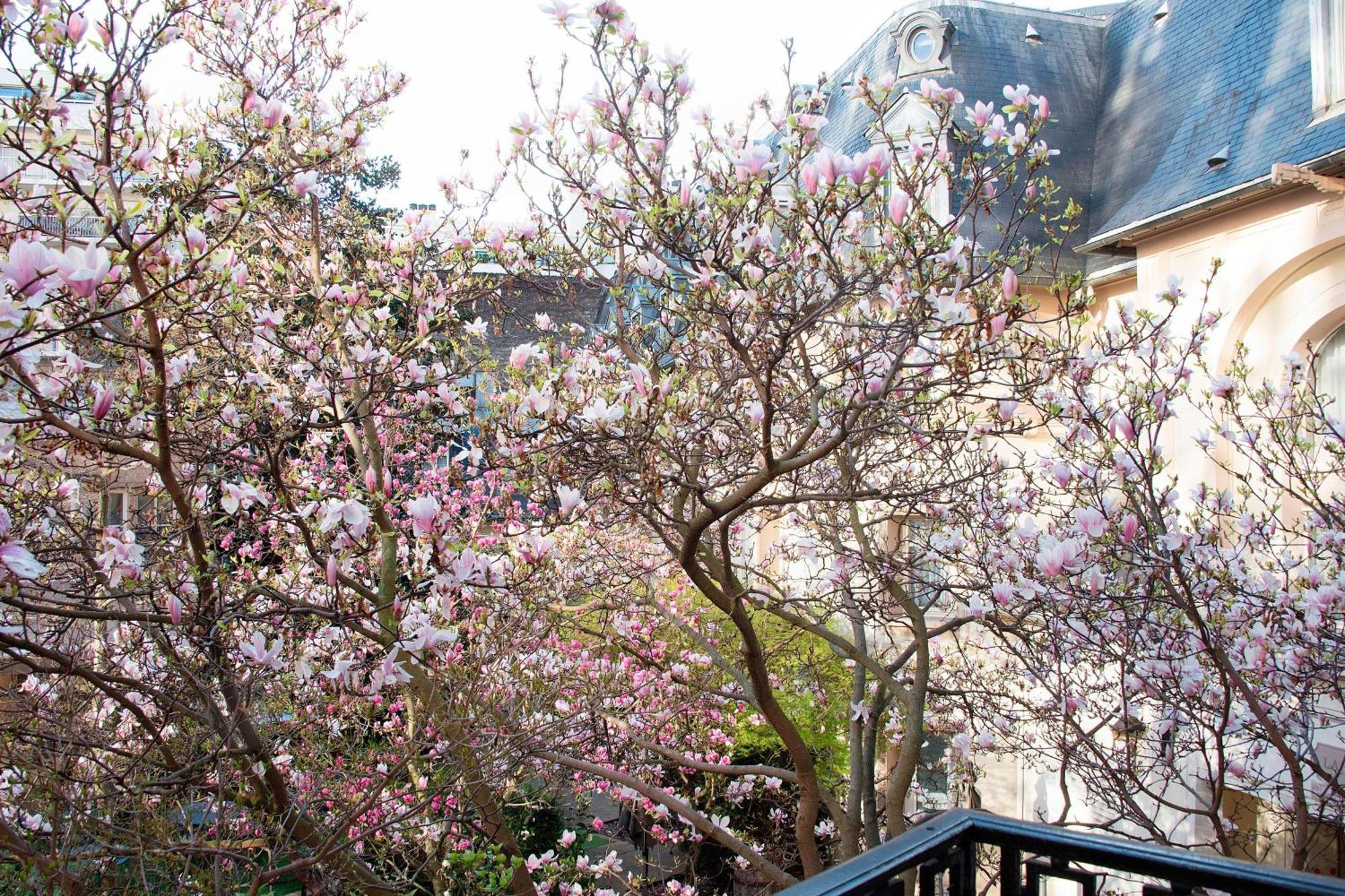 Renaissance Nobel Tour Eiffel Paris
