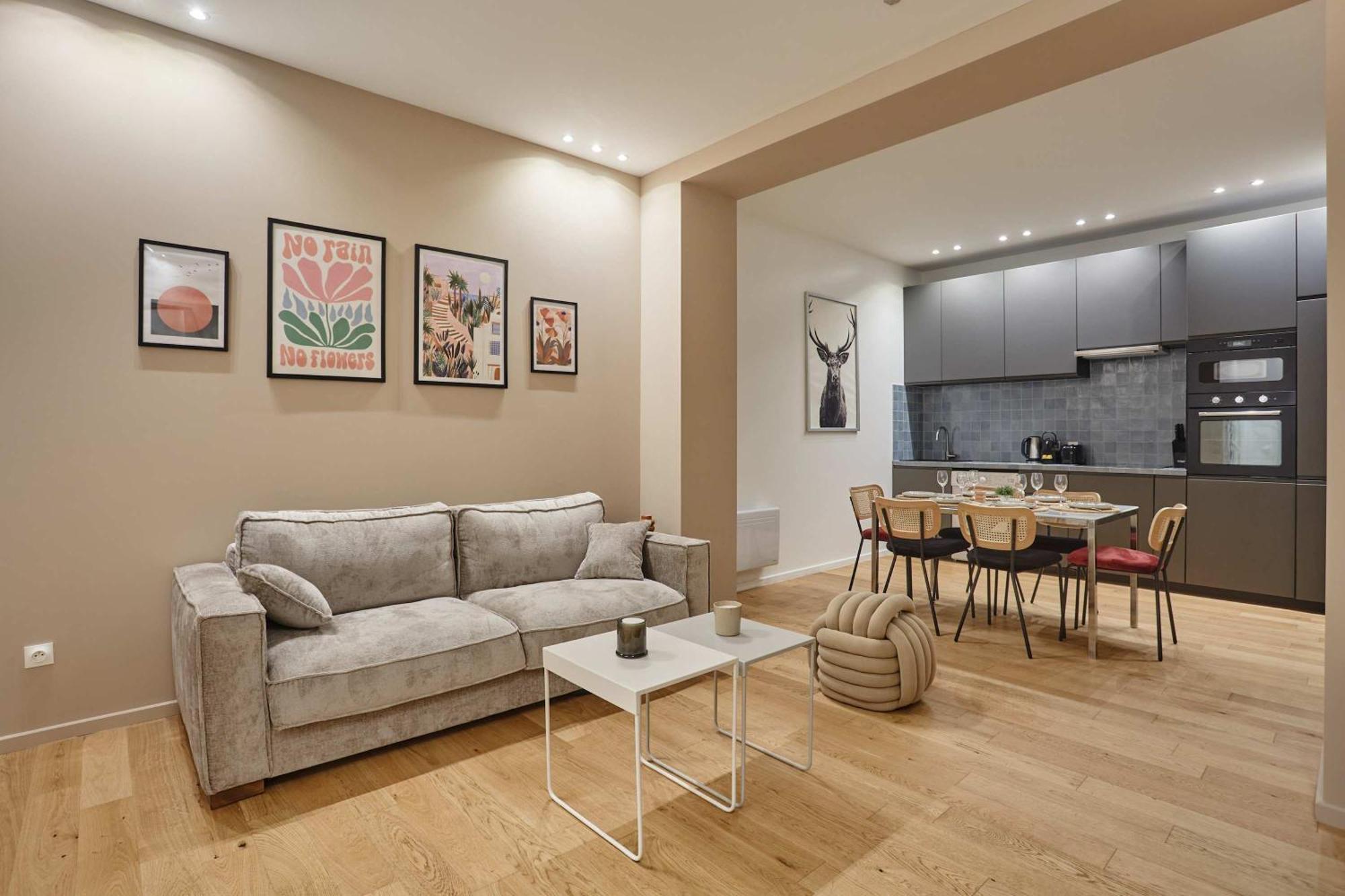 New 2 Bedrooms Center Of By Prestige * Paris