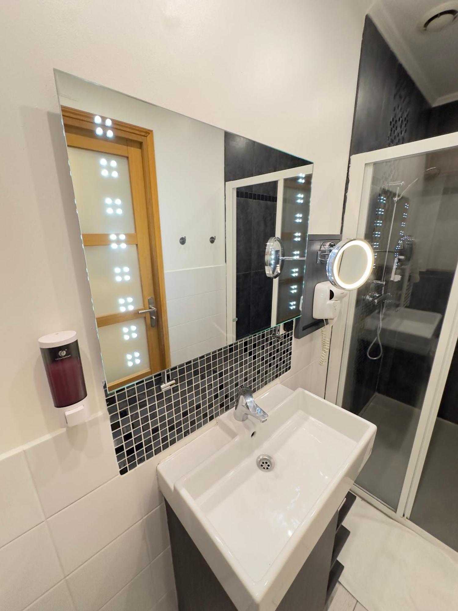 St Paul Marais Flat Ground Floor Apartment Paris