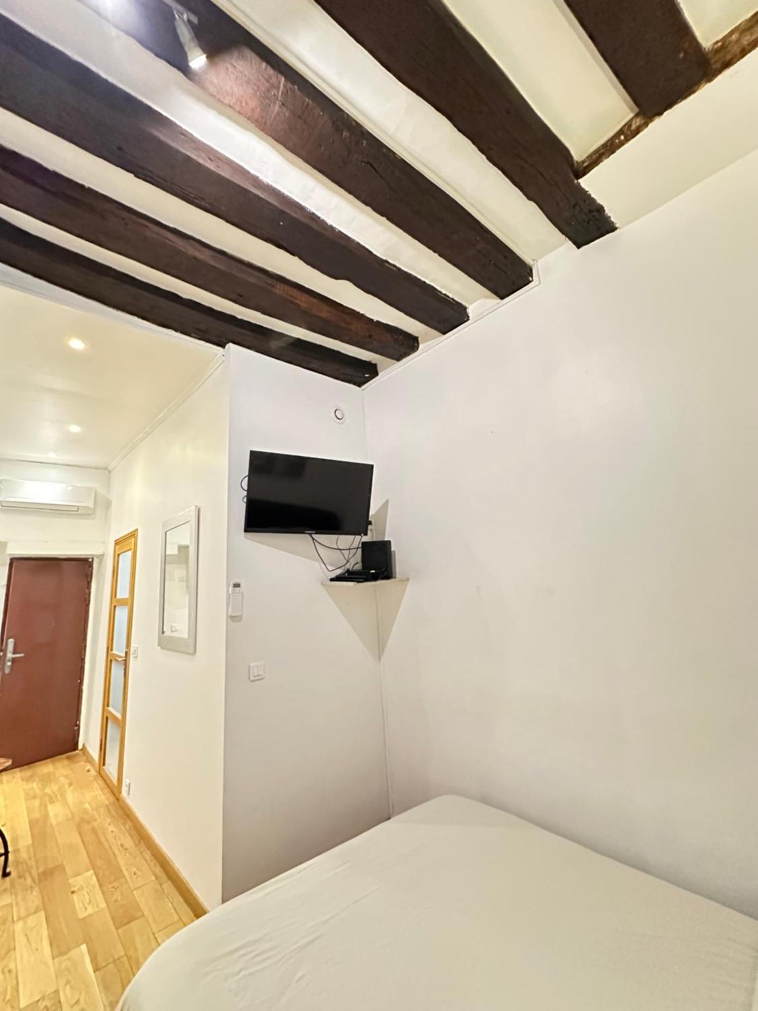 St Paul Marais Flat Ground Floor * Paris