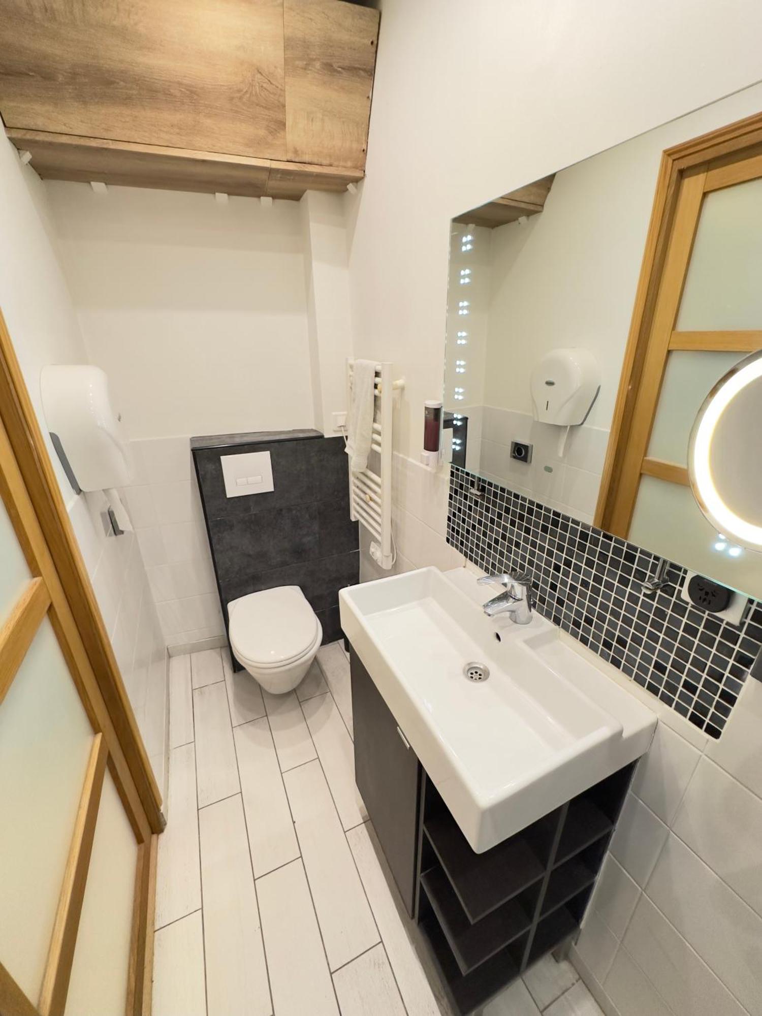 St Paul Marais Flat Ground Floor Apartment Paris