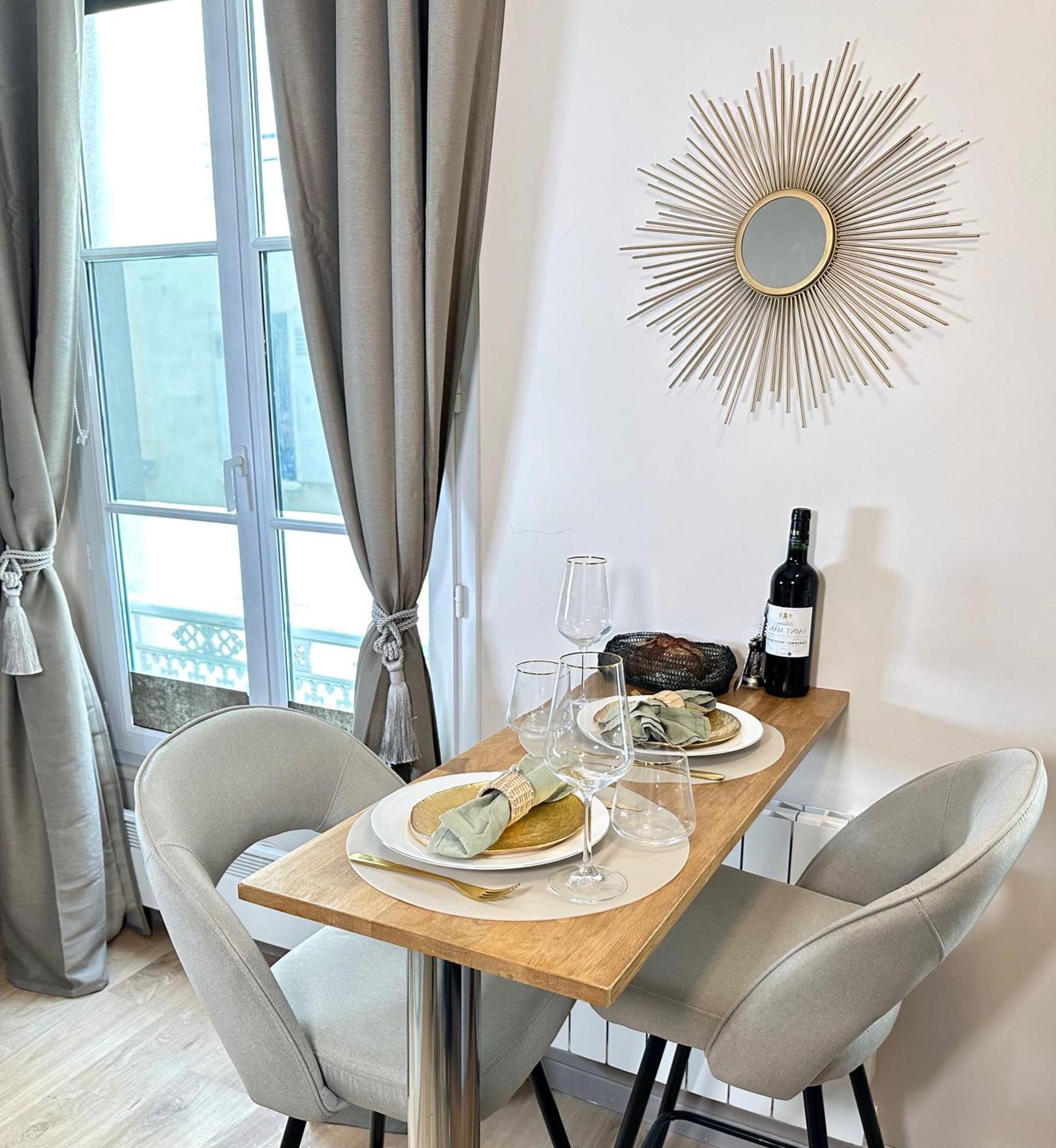Chic Eiffel Tower Proximity Apartment