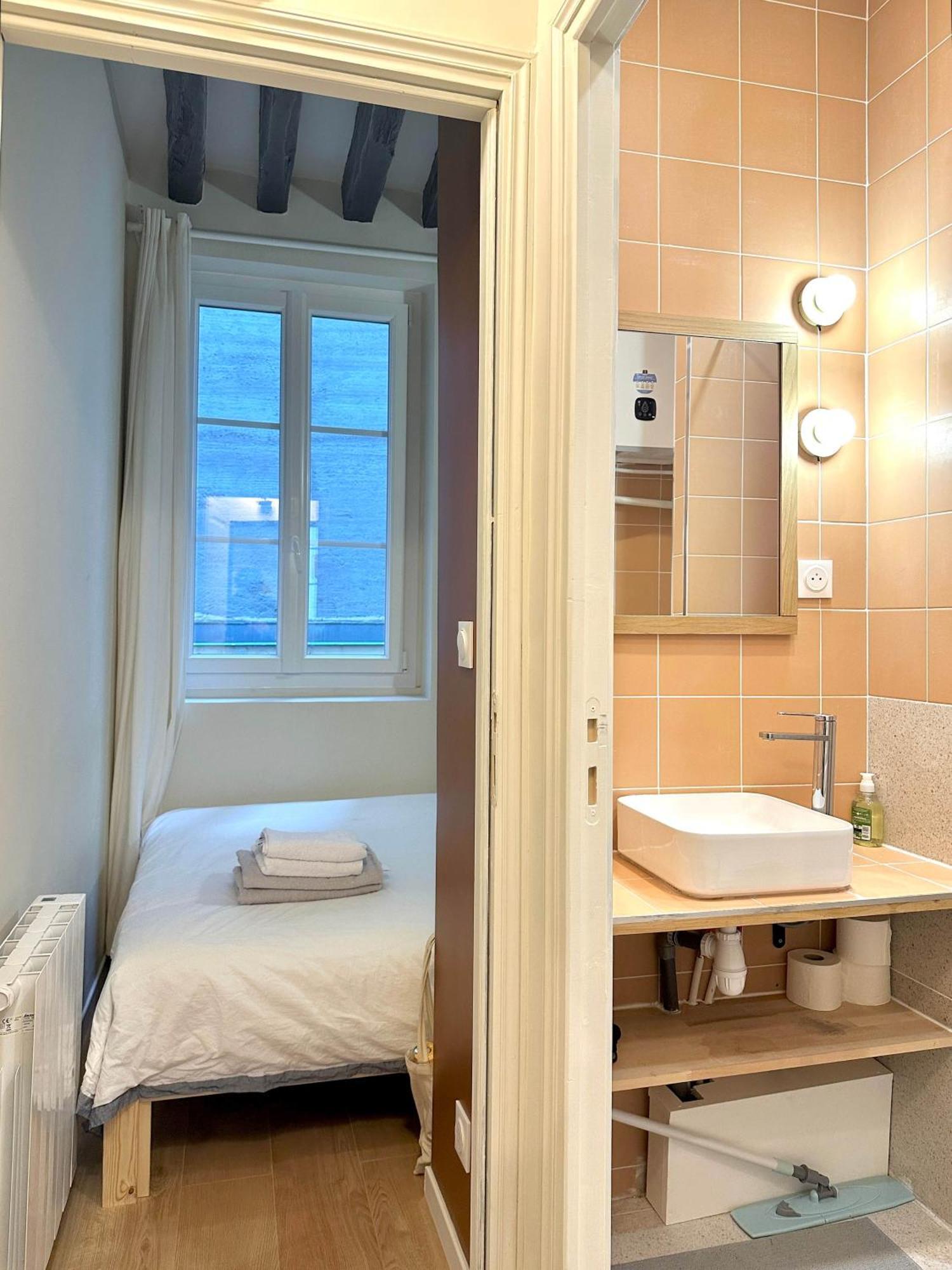 Apartment Cozy Near Pompidou Marais In Vertus *