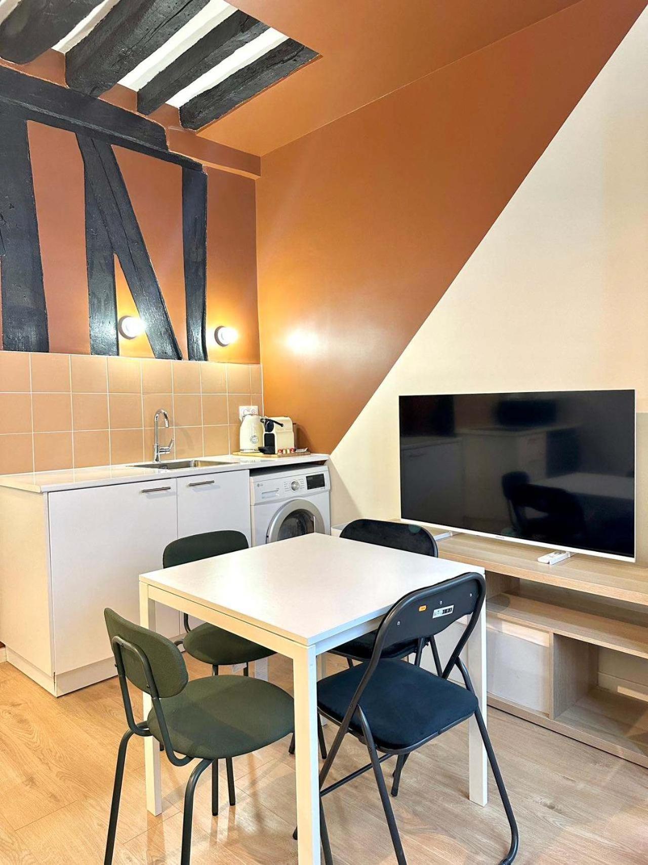 Cozy Near Pompidou Marais In Vertus *