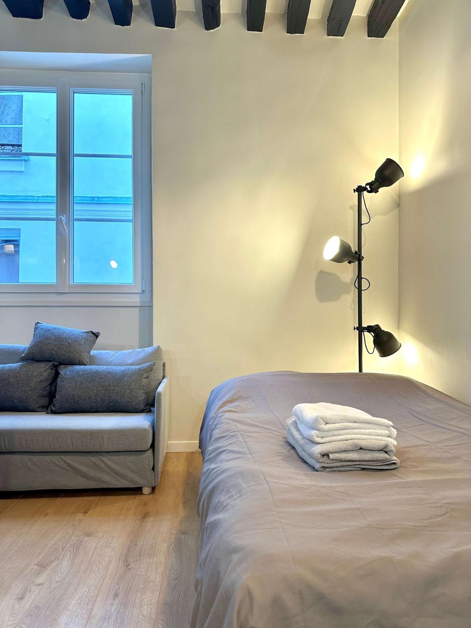 Cozy Near Pompidou Marais In Vertus Apartment