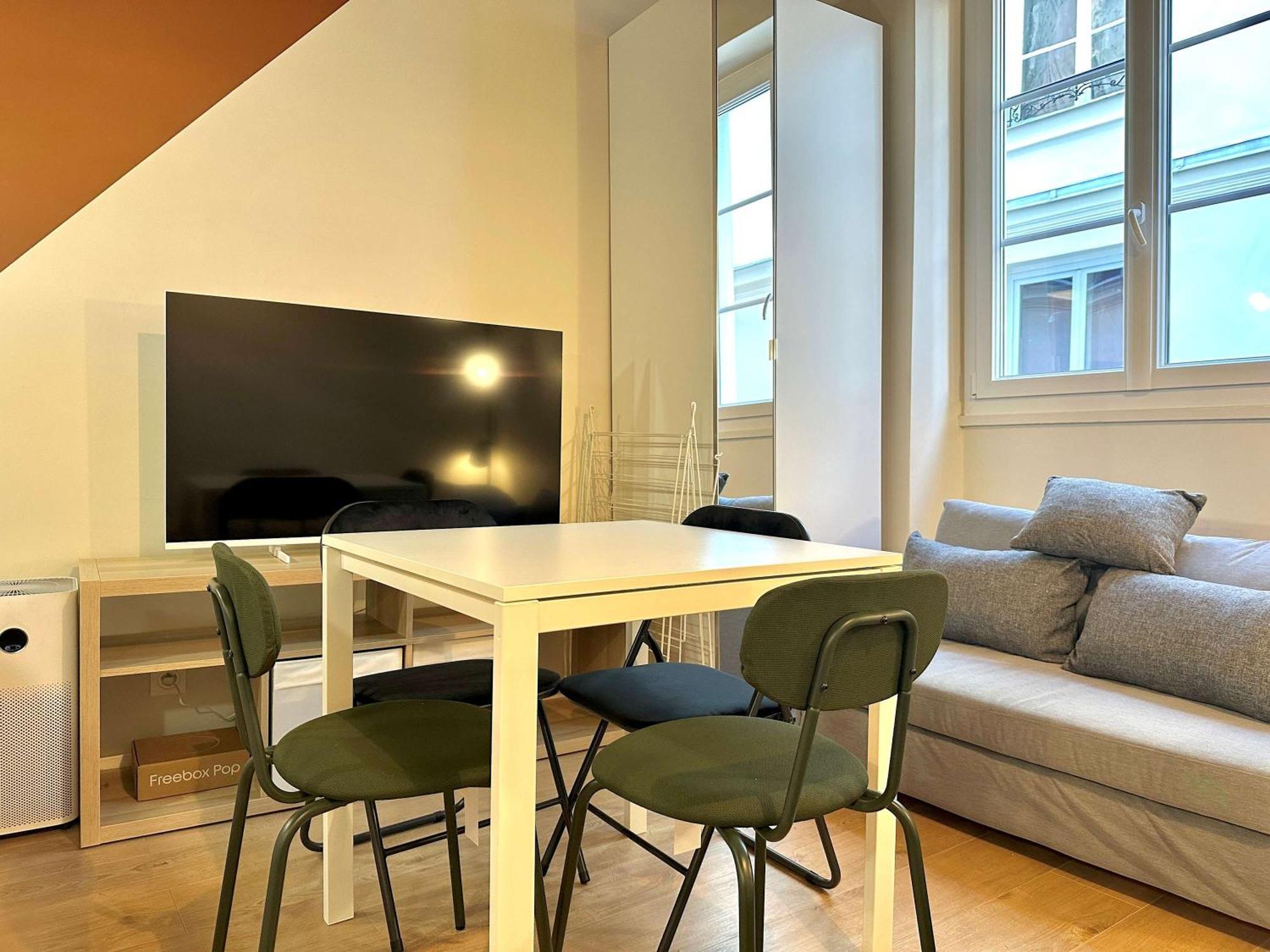 Cozy Near Pompidou Marais In Vertus Apartment