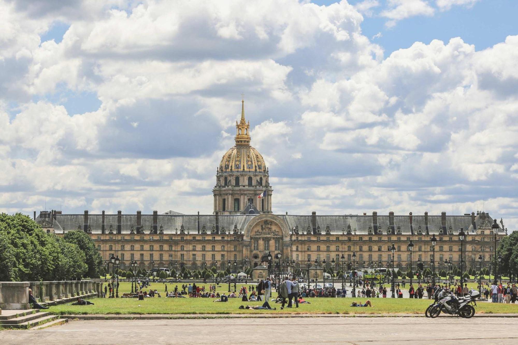 Welcoming Near Eiffel Tower Apartment