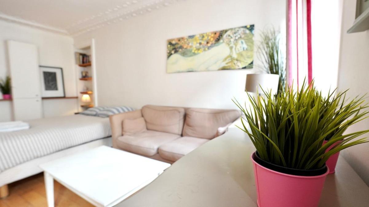 02 Grand Near Montorgueil *
