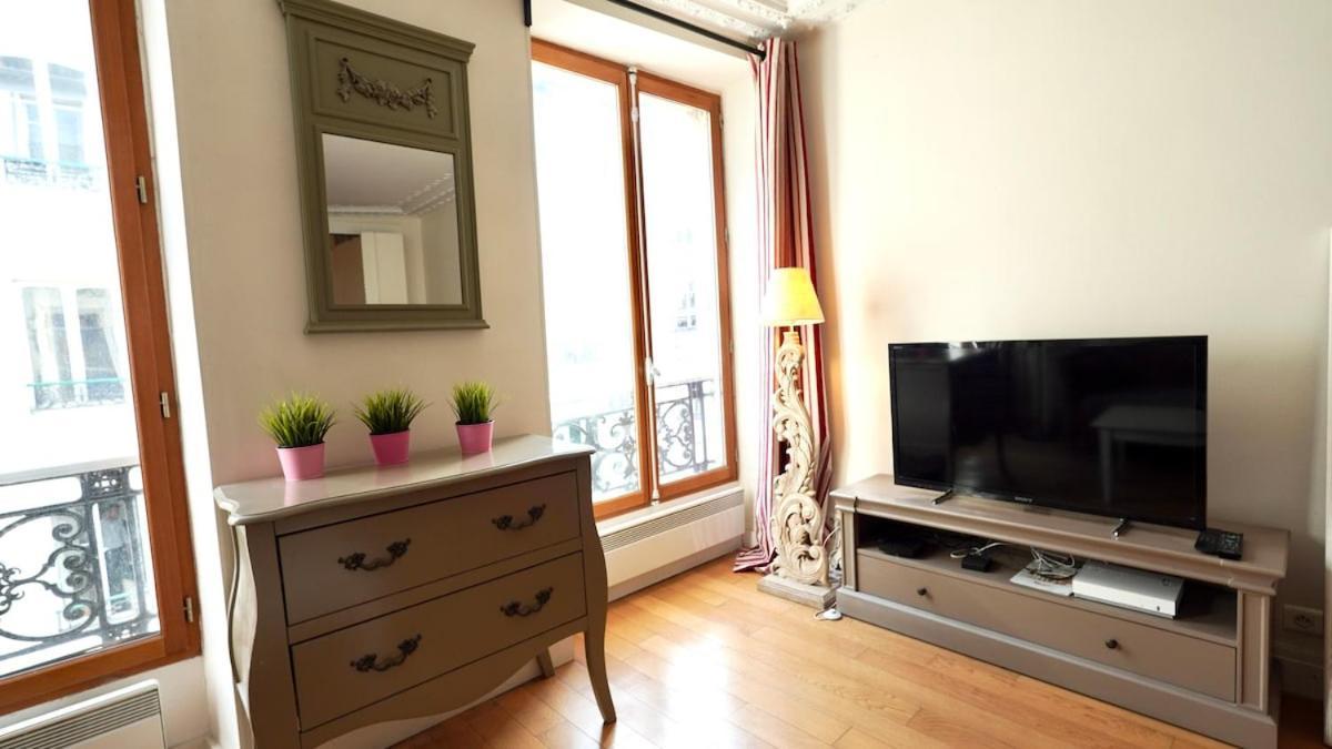 02 Grand Near Montorgueil *