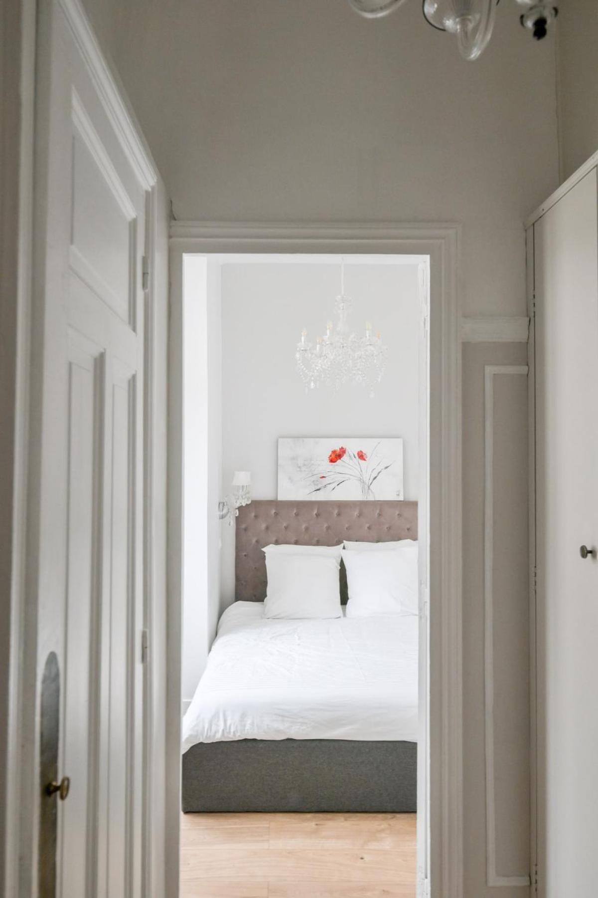 Apartment Chic On The Champs-elysees With Ac Paris