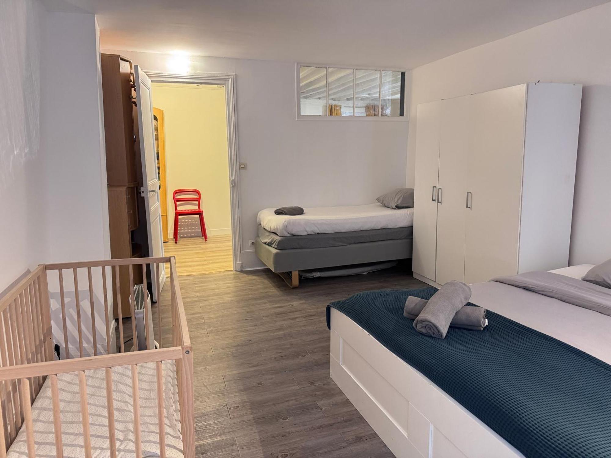 Flat For 7 Apartment *