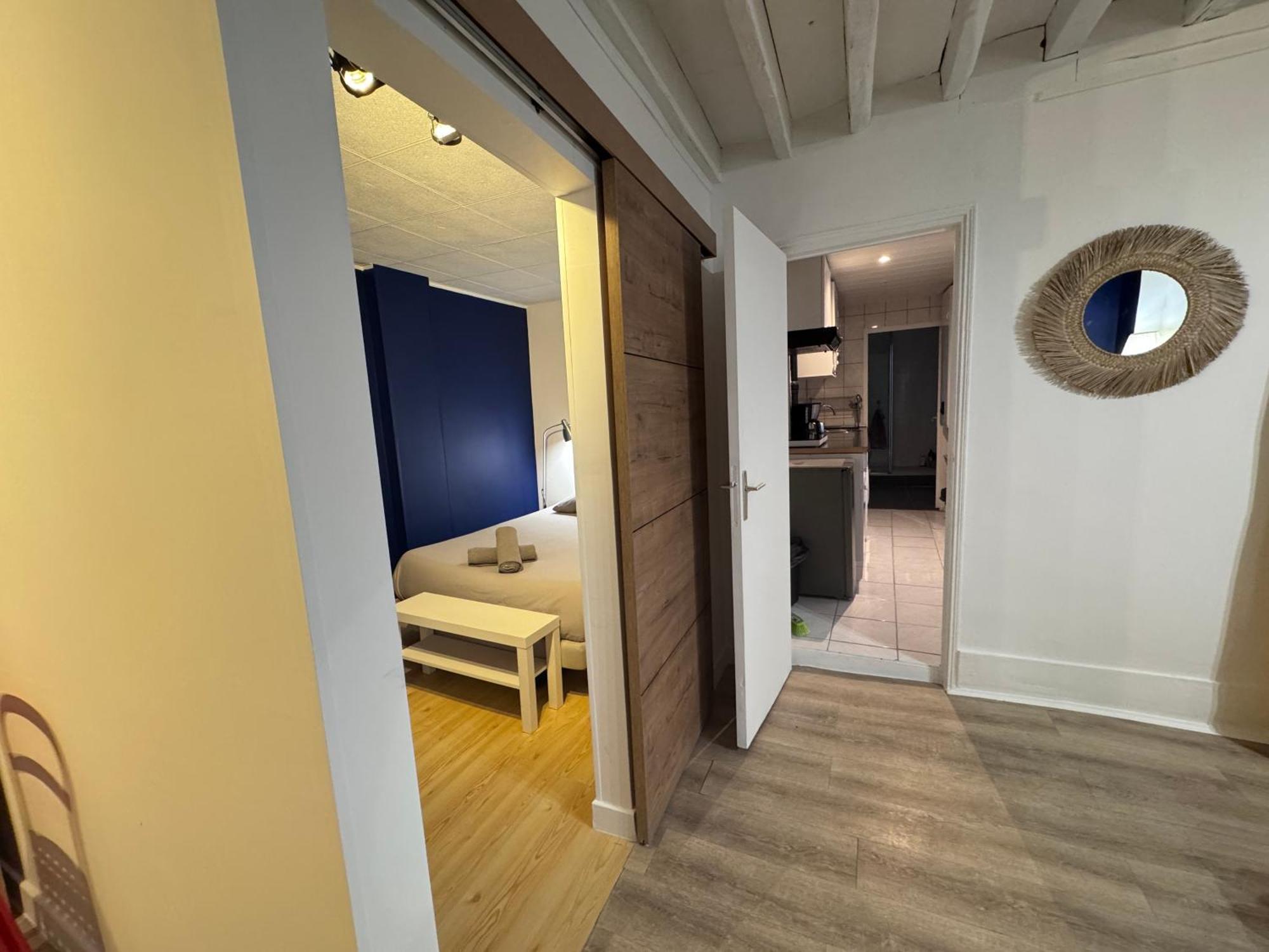 Flat For 7 Apartment
