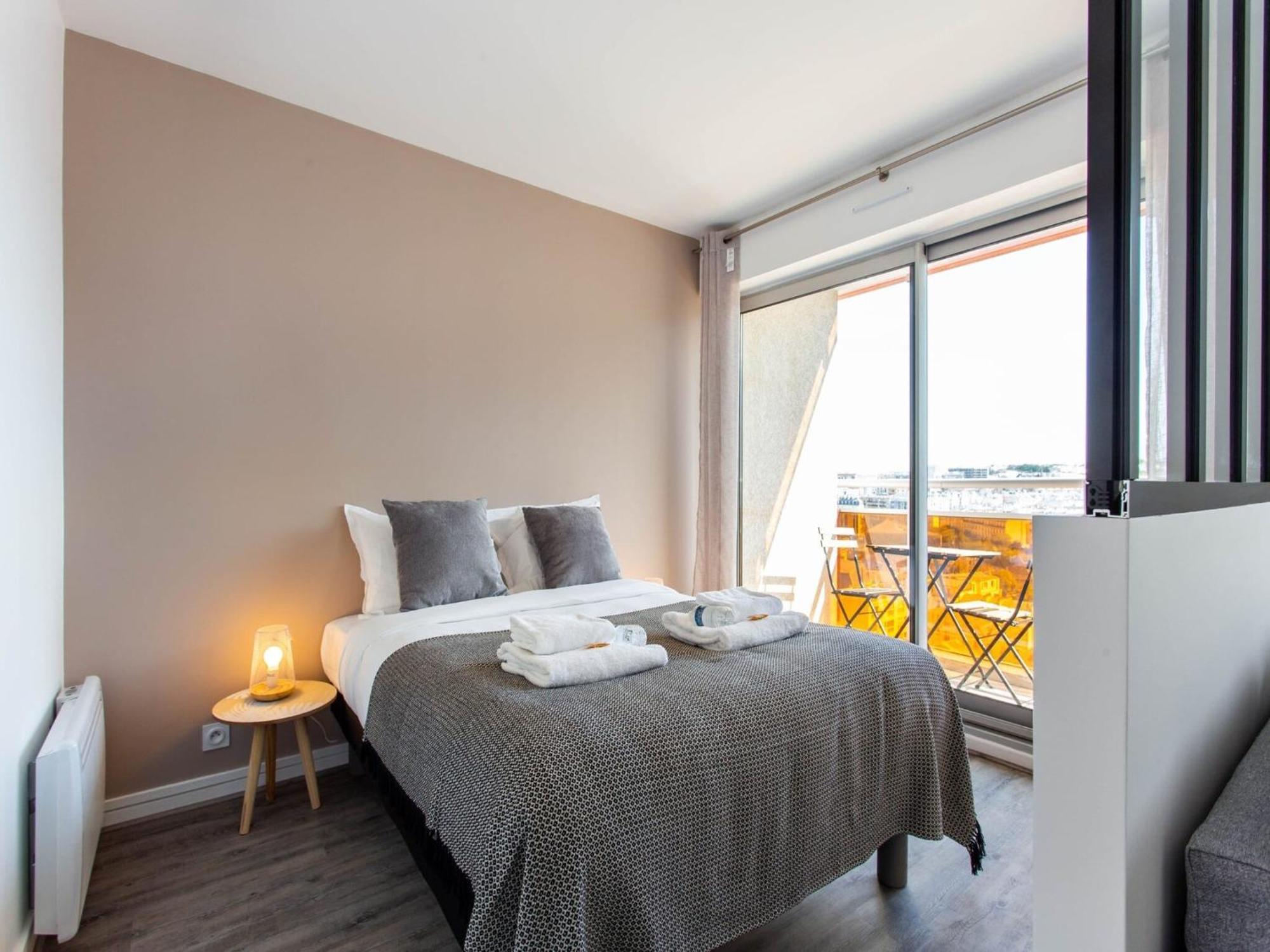 1bdr 4p Stunning Views In Canal St Martin