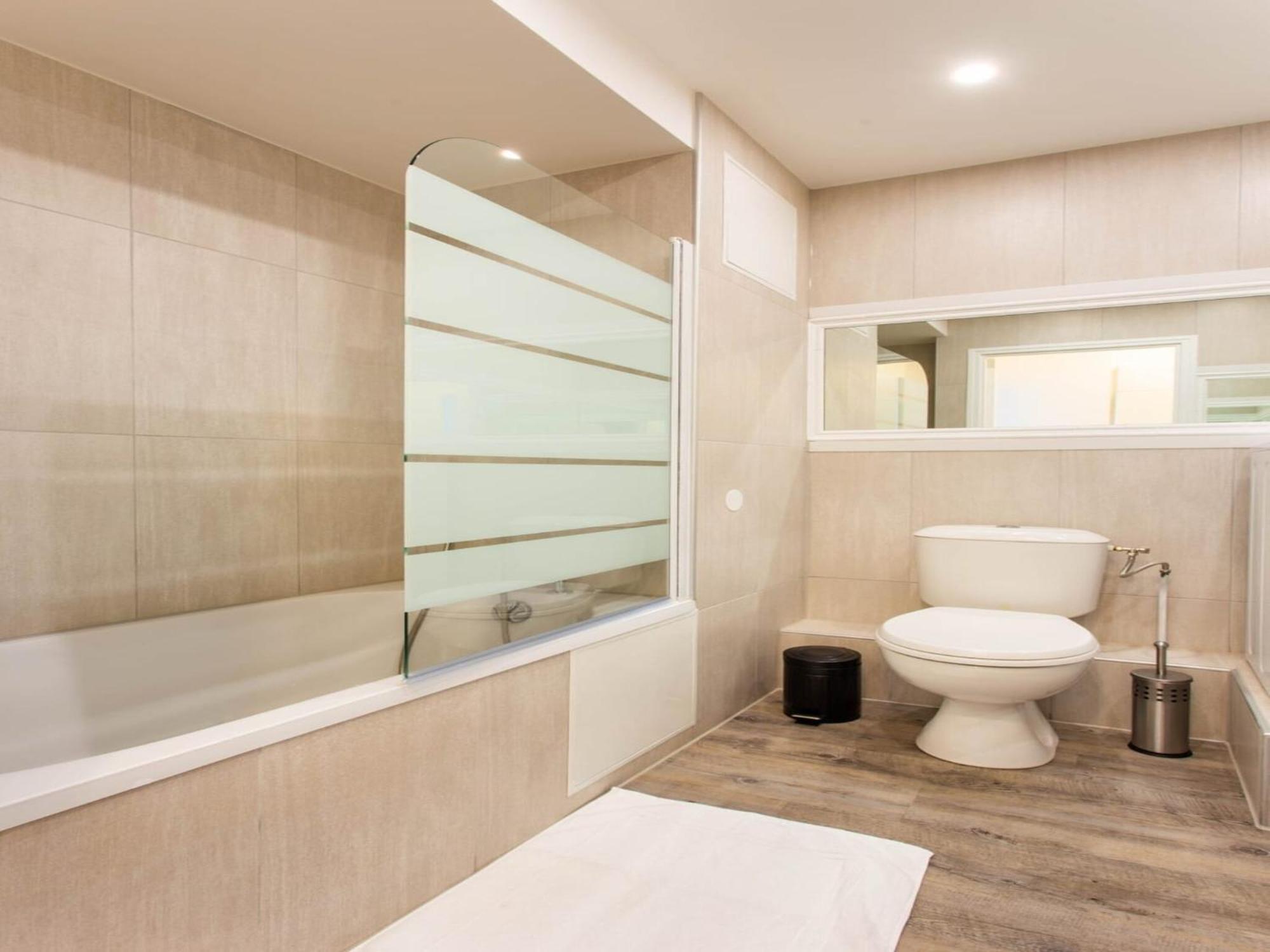 1bdr 4p Stunning Views In Canal St Martin * Paris