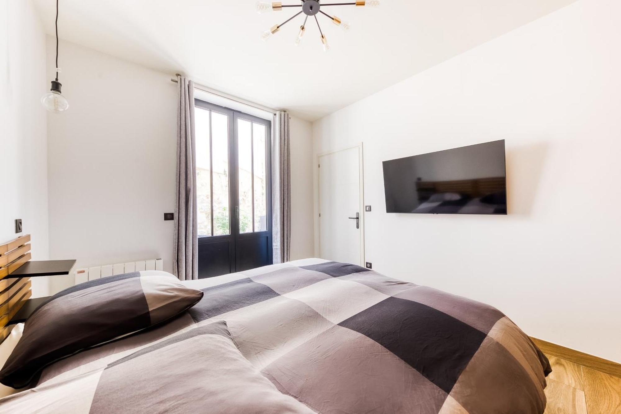 Le Charme De Montmartre - Patio Prive-sacre-coeur - Parking Gratuit - Metro Anvers Appartement *
