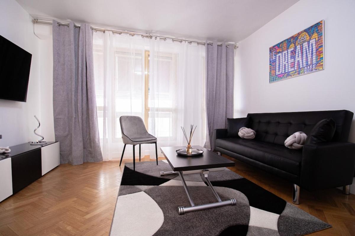 Stylish Escape In The Vibrant 11th Arrondissement Appartement Paris