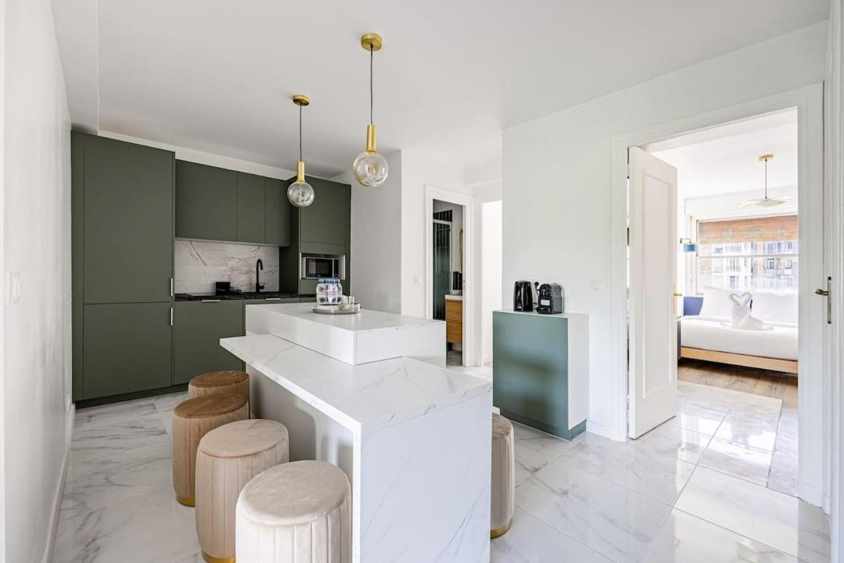 3 Bedroom #3sdb#champ De Mars# Eiffel Tower Apartment