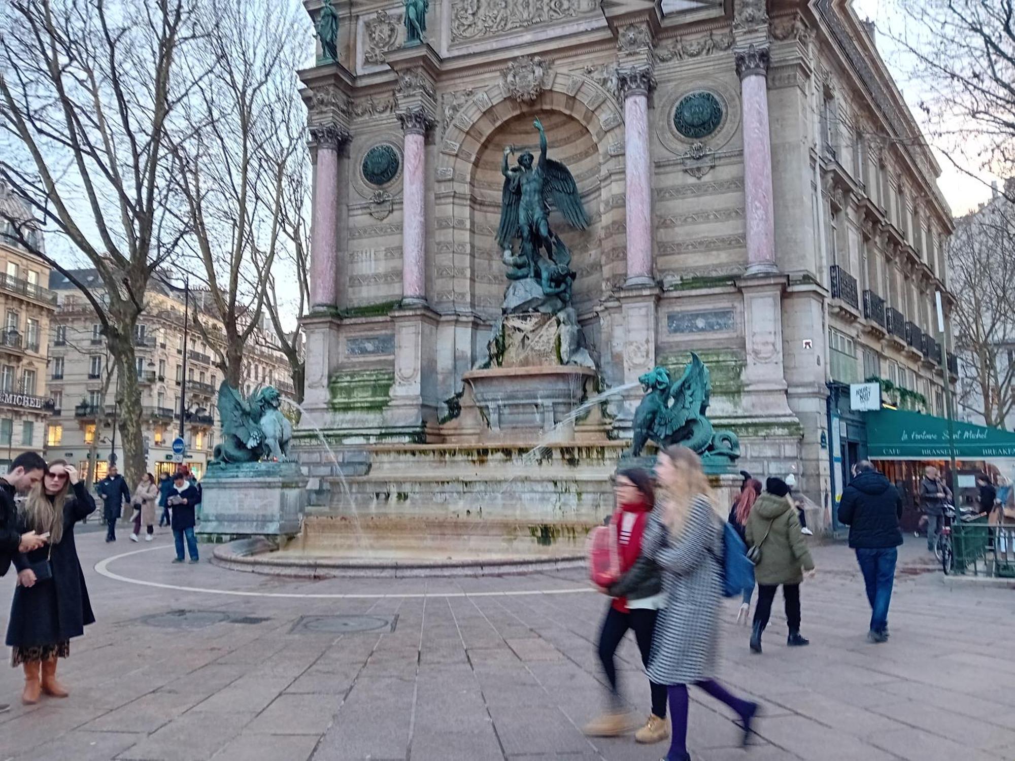 1 Minute Gare Montparnasse,center,close To Louvre Meusm And Eiffel Tour ,amusing Place Appartement *