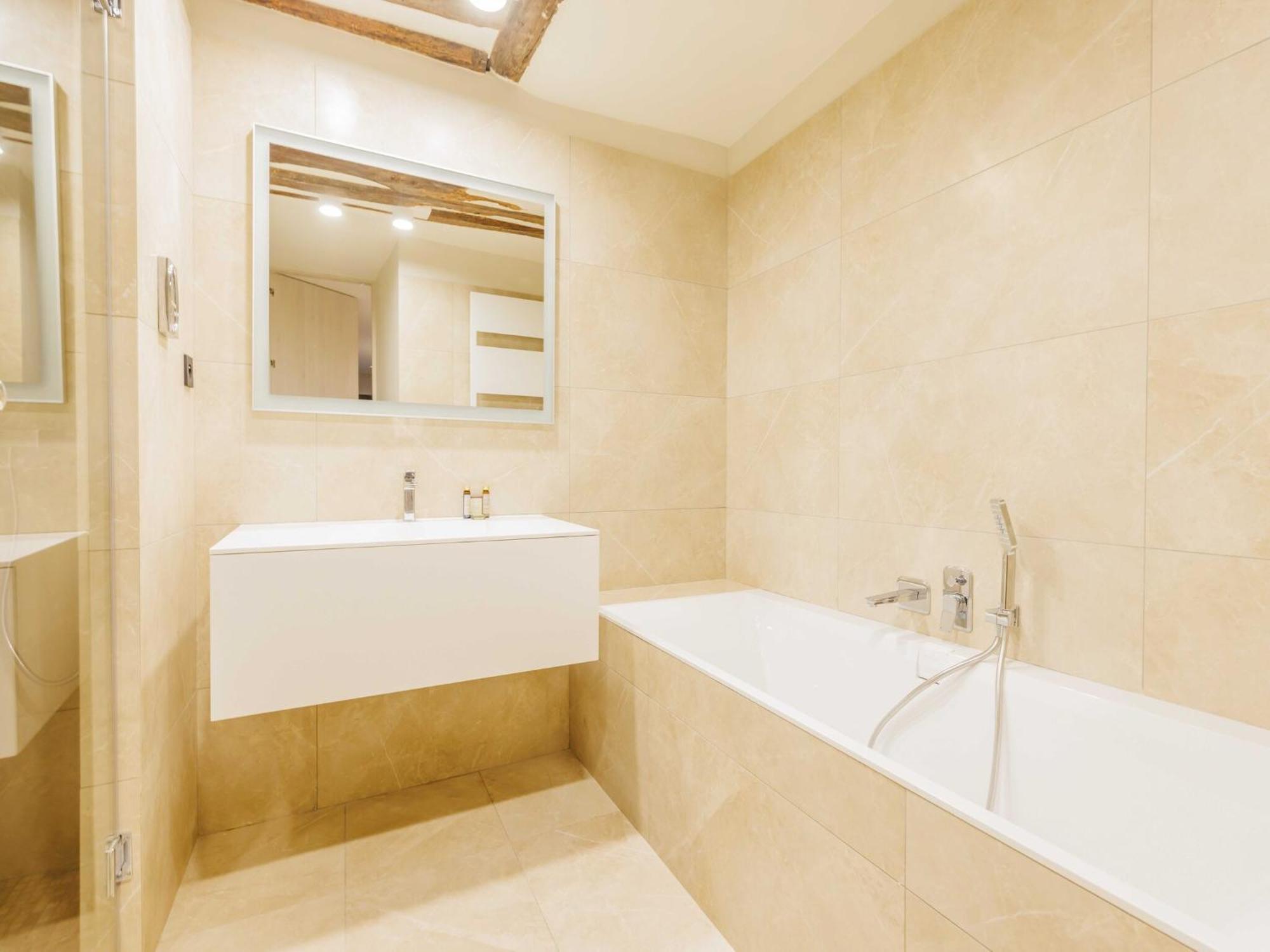 Unique - Marais - Mobility Lease Apartment Paris