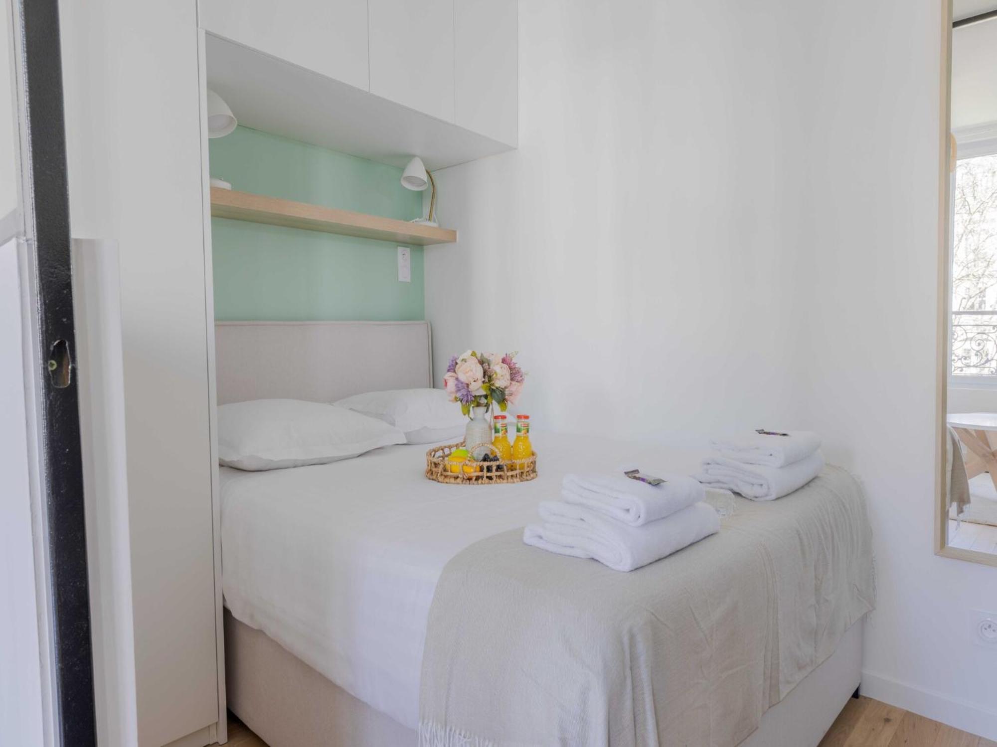 1bdr Passage Des Abbesses * Paris