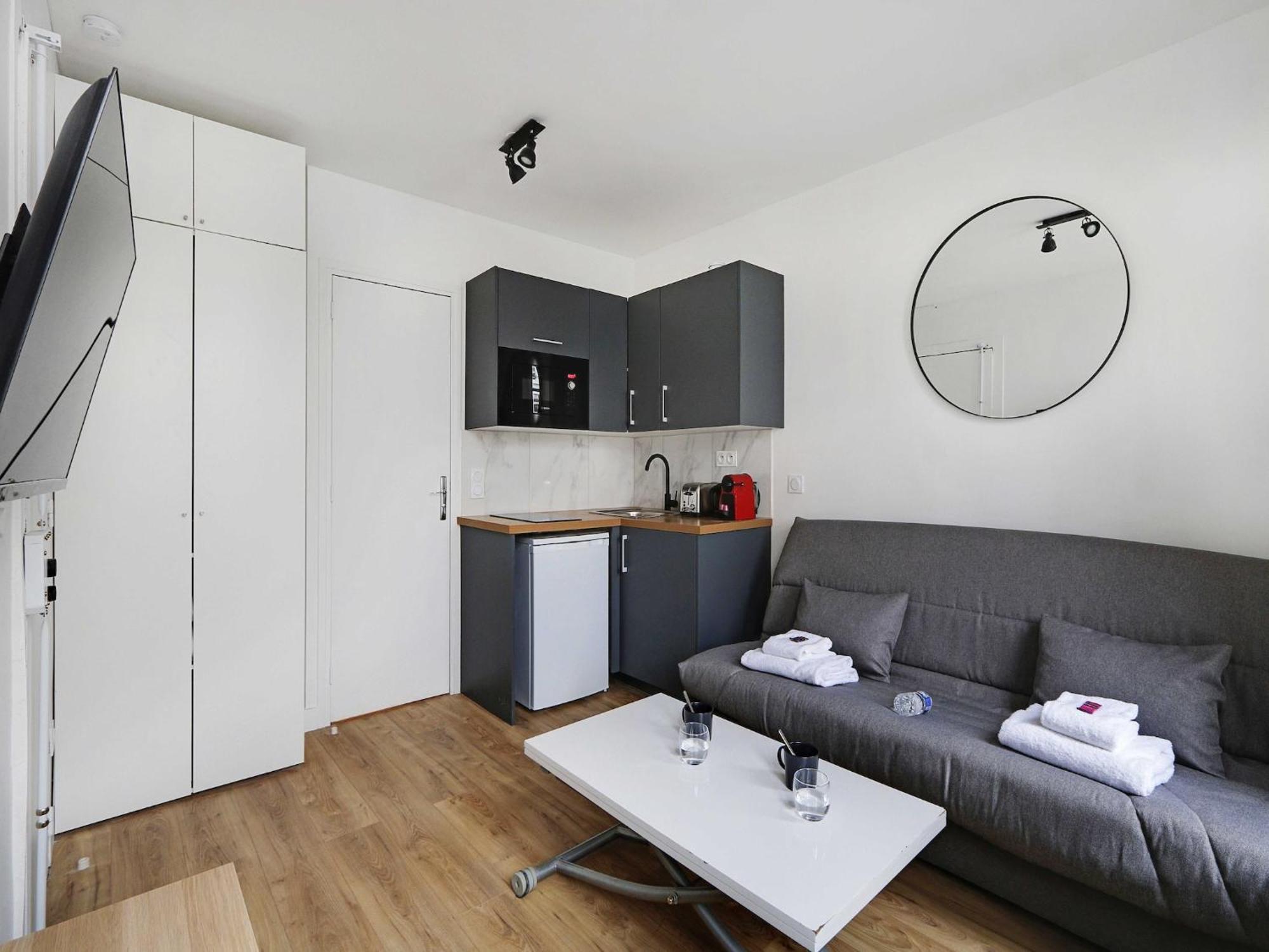 Charming - Jonquiere Paris