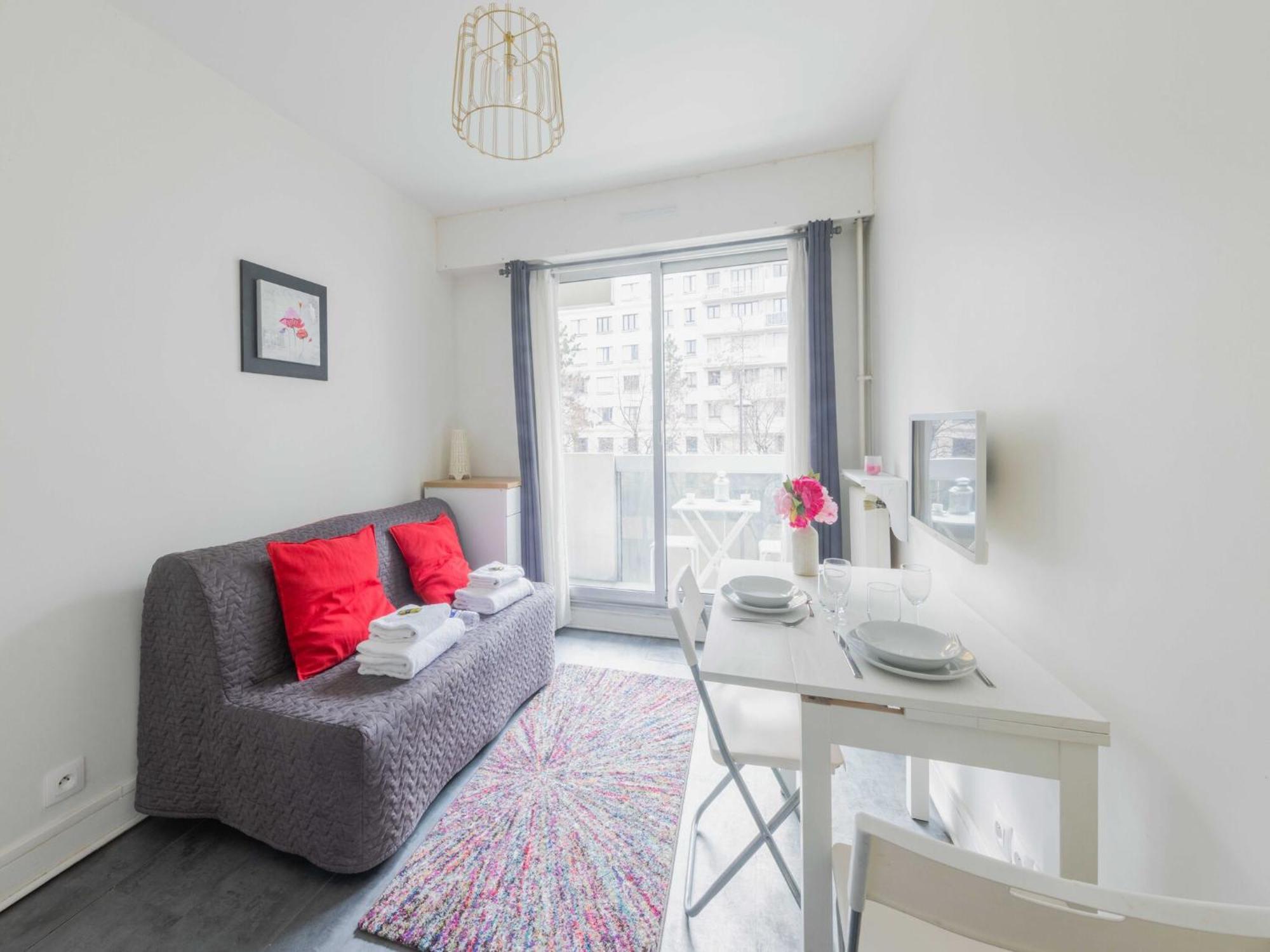 Near Bassin De La - 2p Balcony Holiday home Paris