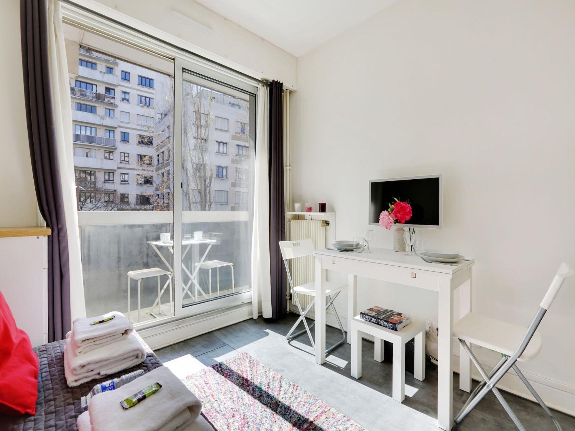 Near Bassin De La - 2p Balcony Holiday home *