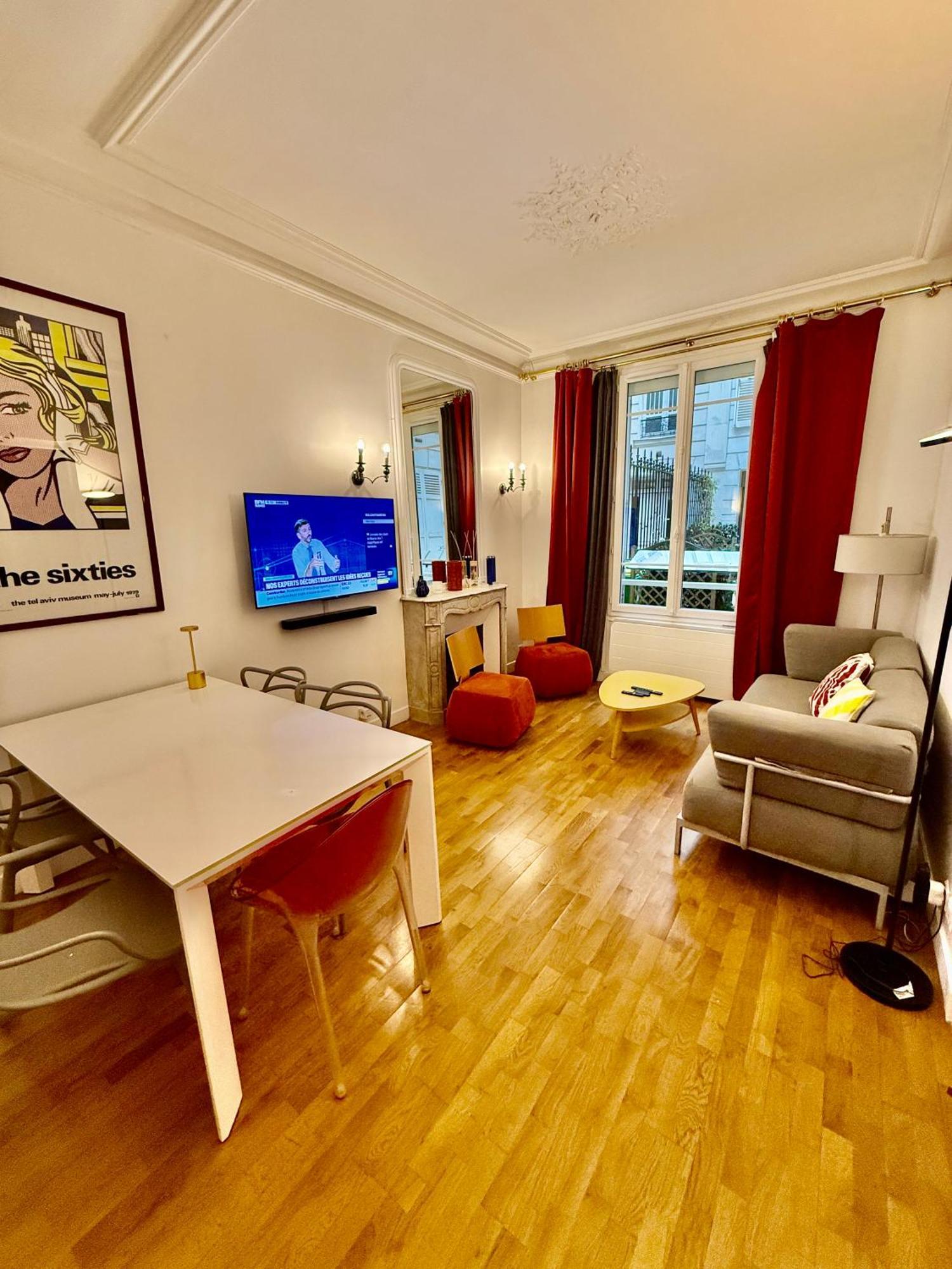 Charming 2 Bedroom With Huge Private Terrace Appartement Paris