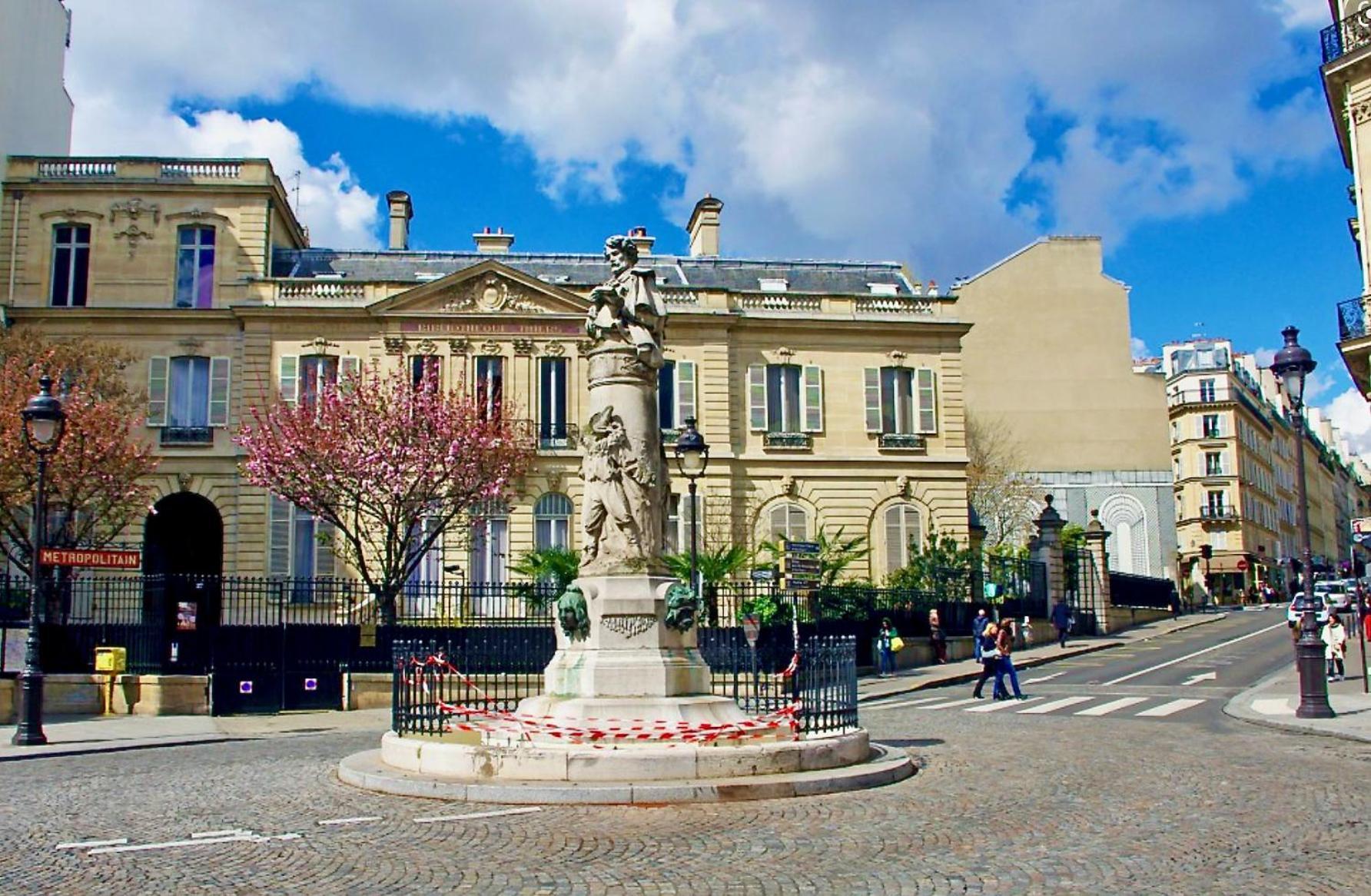 Lorette Paris