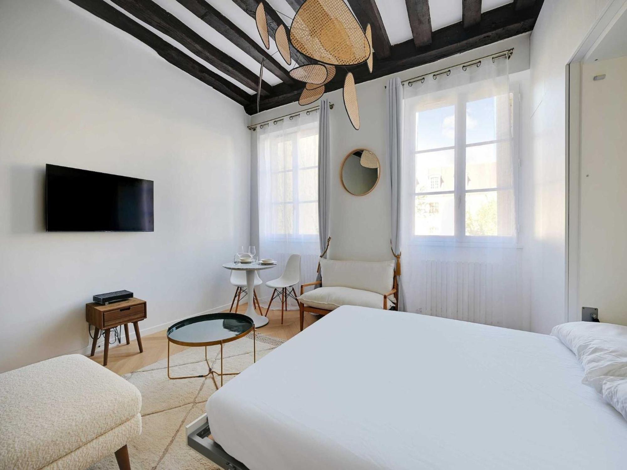 Modern Getaway For Two - Marais Place Vosges Holiday home *