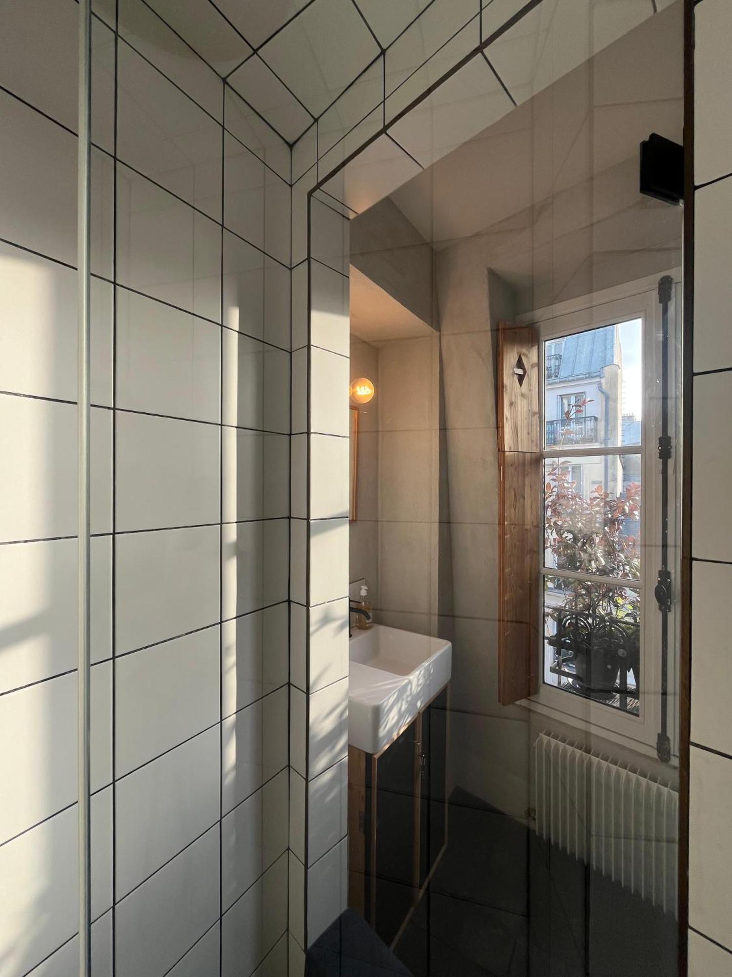 Famous Parisian Designer's Pied-a-terre In Le Marais Apartment Paris