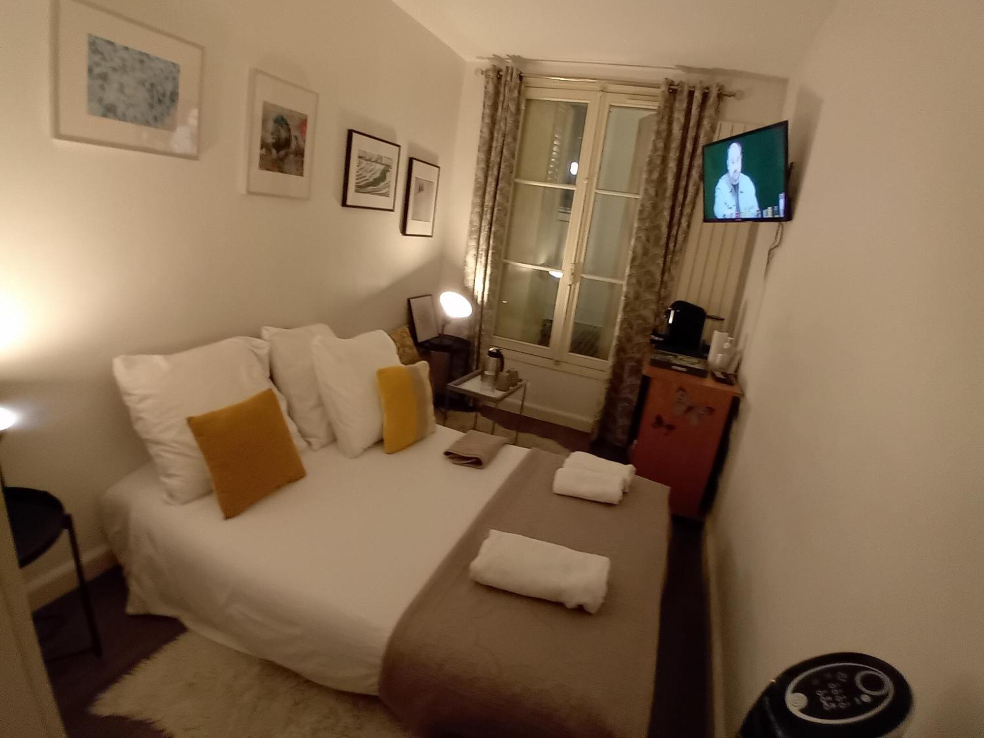 1 Minute Gare Montparnasse,center,close To Louvre Meusm And Eiffel Tour ,amusing Place Appartement *