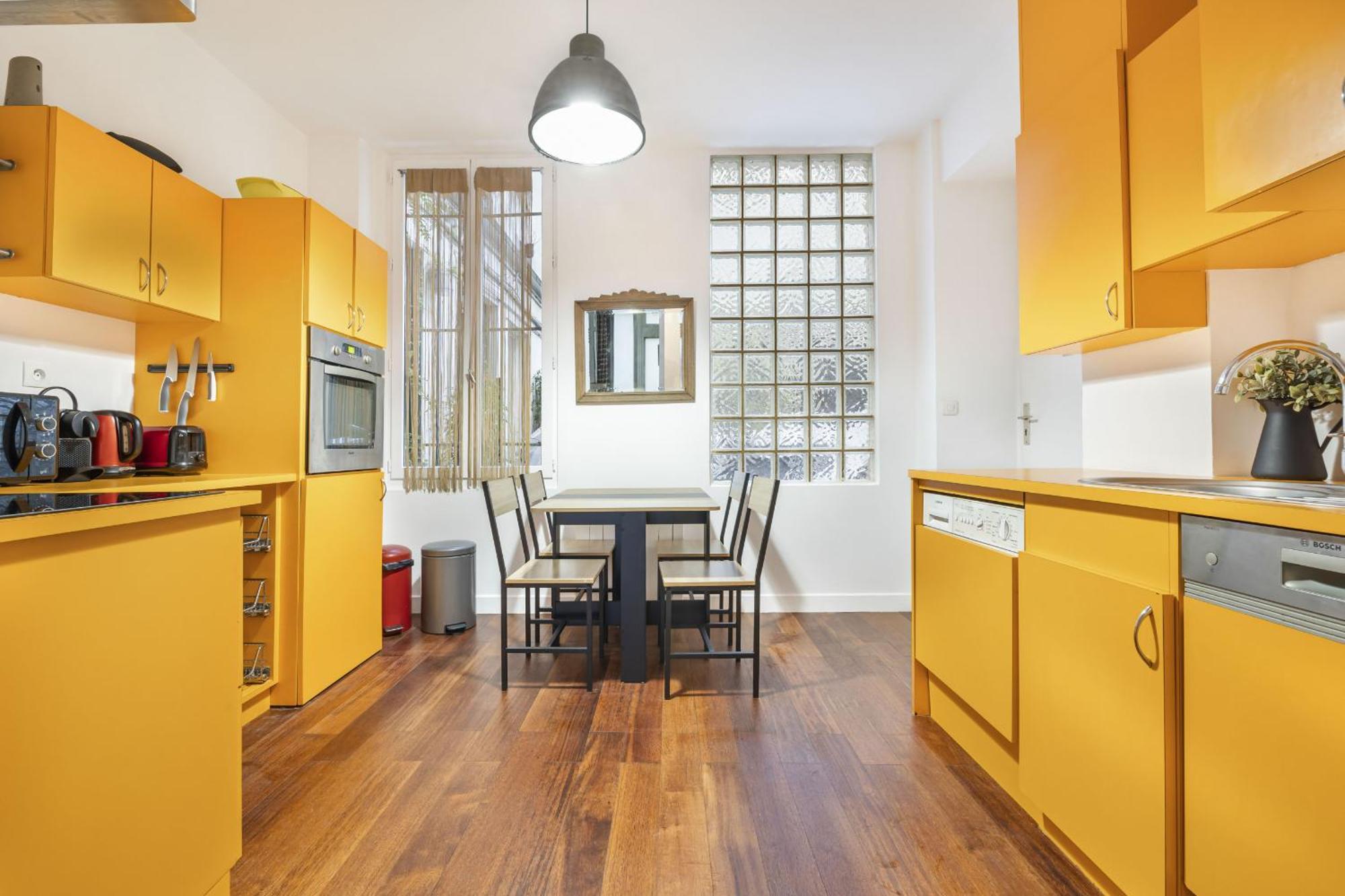 Apartment Psychedelic Paris