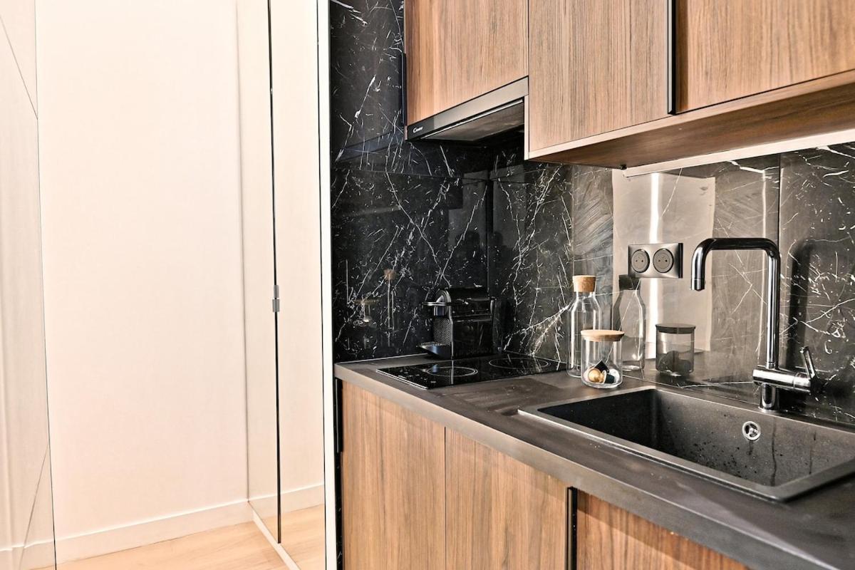 Apartment Chic In Paris- Iii *
