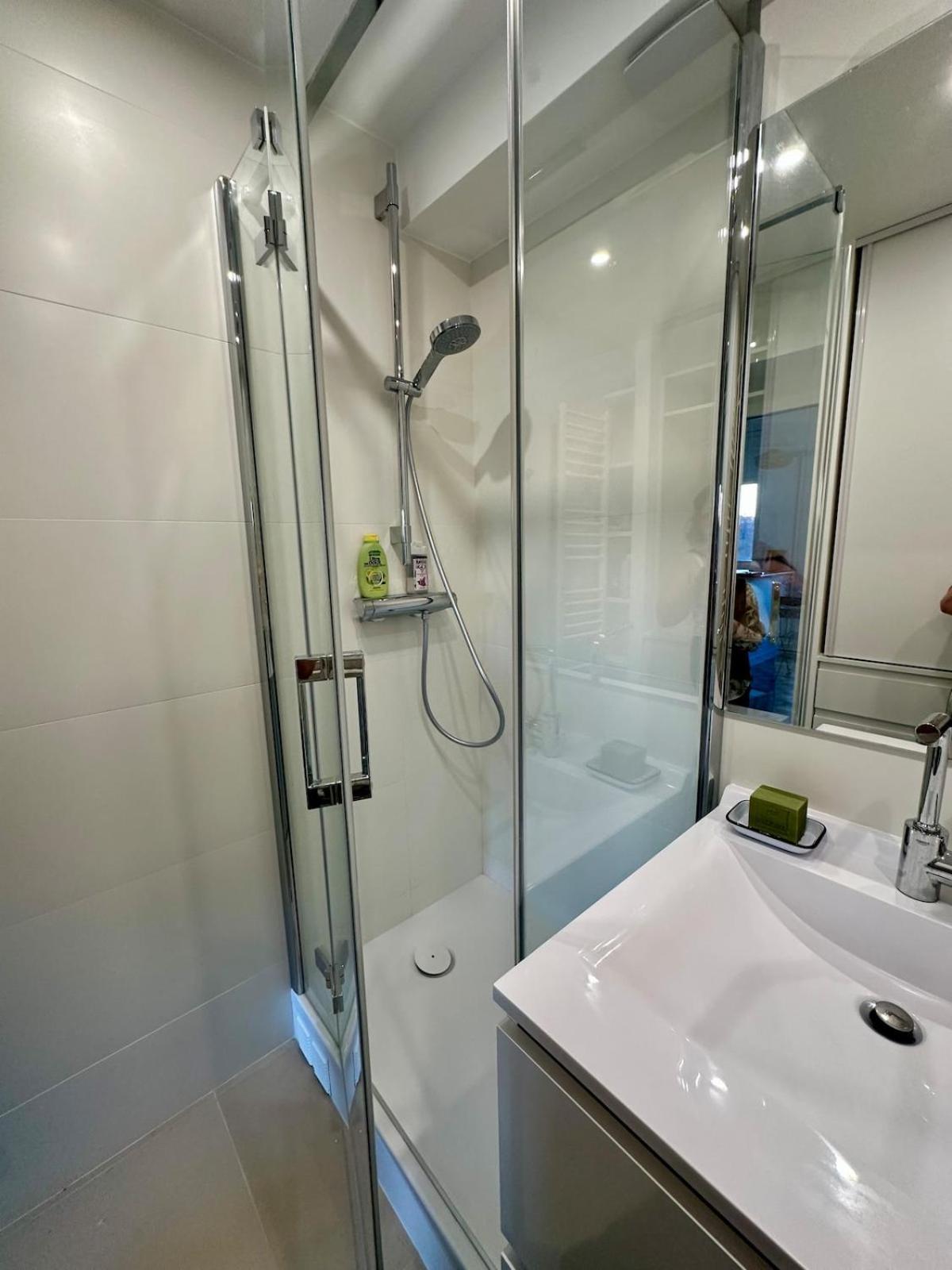 Mobility Lease- Sunny With Large Balcony, Park View At 15 Appartement Paris